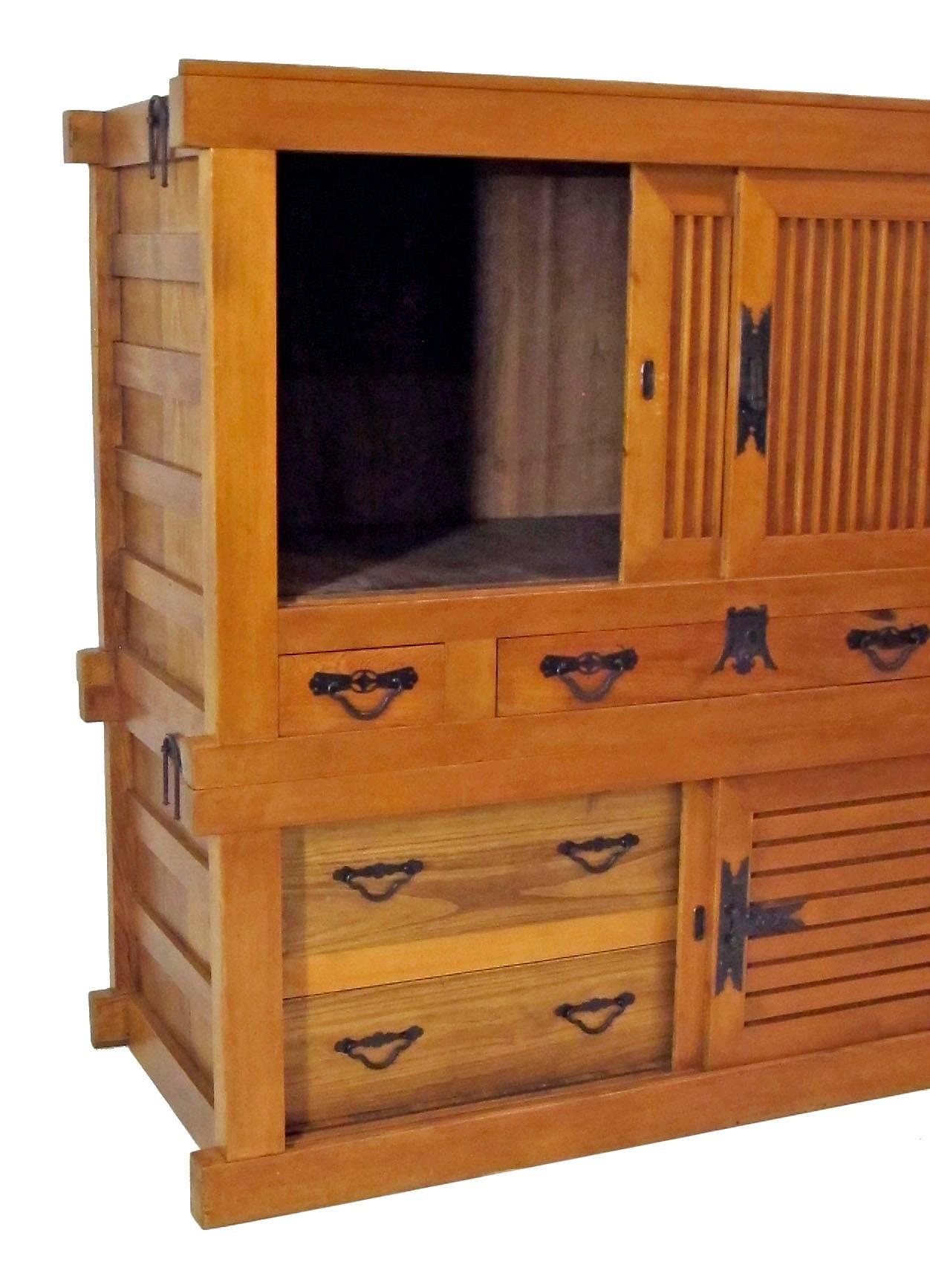 Cypress Wood Futon Tansu Cabinet, Japan Meiji Period In Excellent Condition In San Francisco, CA