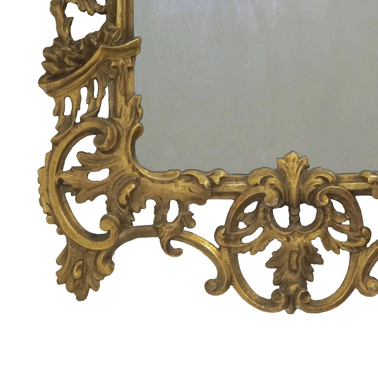 Beautifully hand-carved giltwood Rococo mirror with carved C scrolls and acanthus leaves, having its original gilt finish and original mirror plate, Italy, circa 1740.
