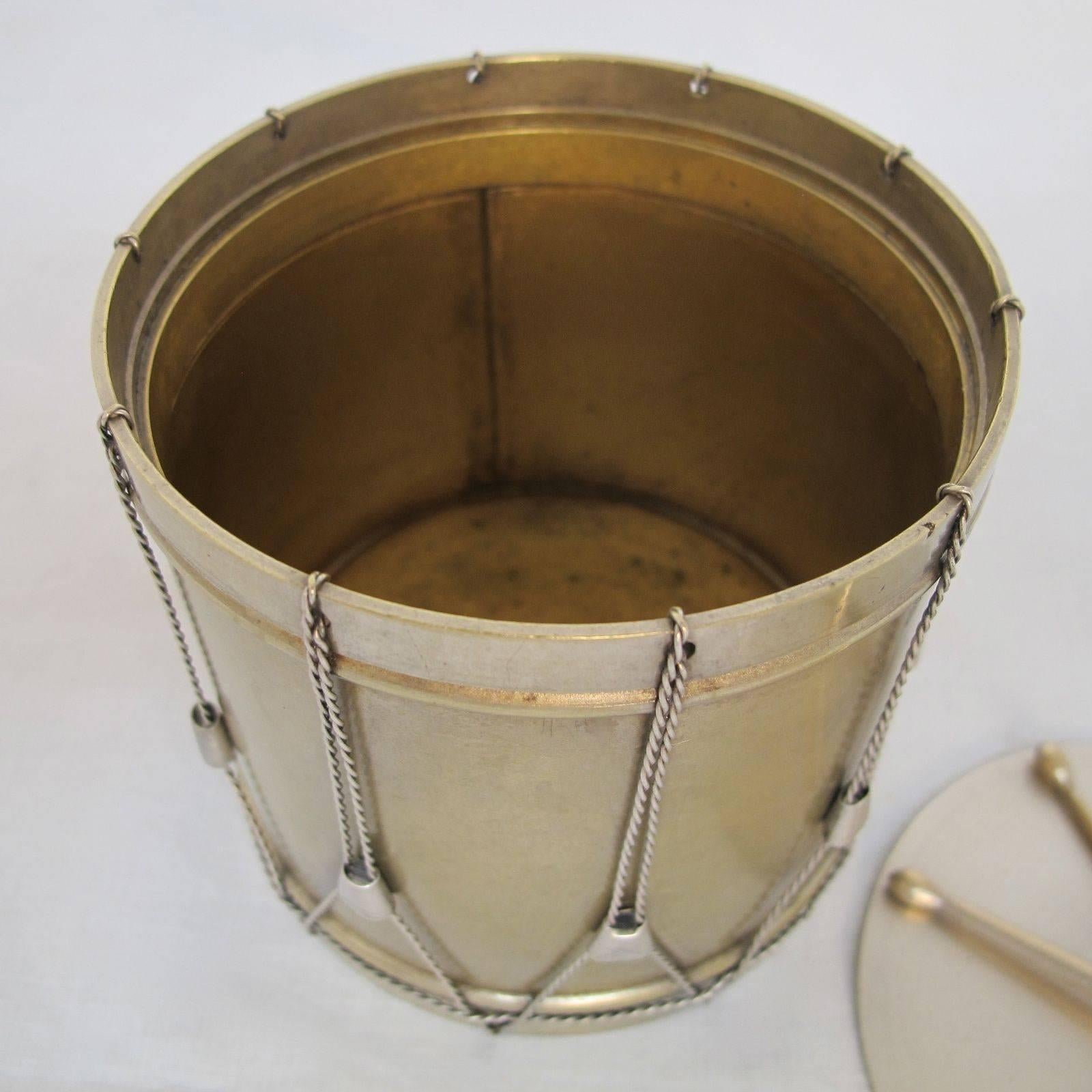 Boîte à tambour en forme de tambour en argent doré, 19ème siècle en vente 1