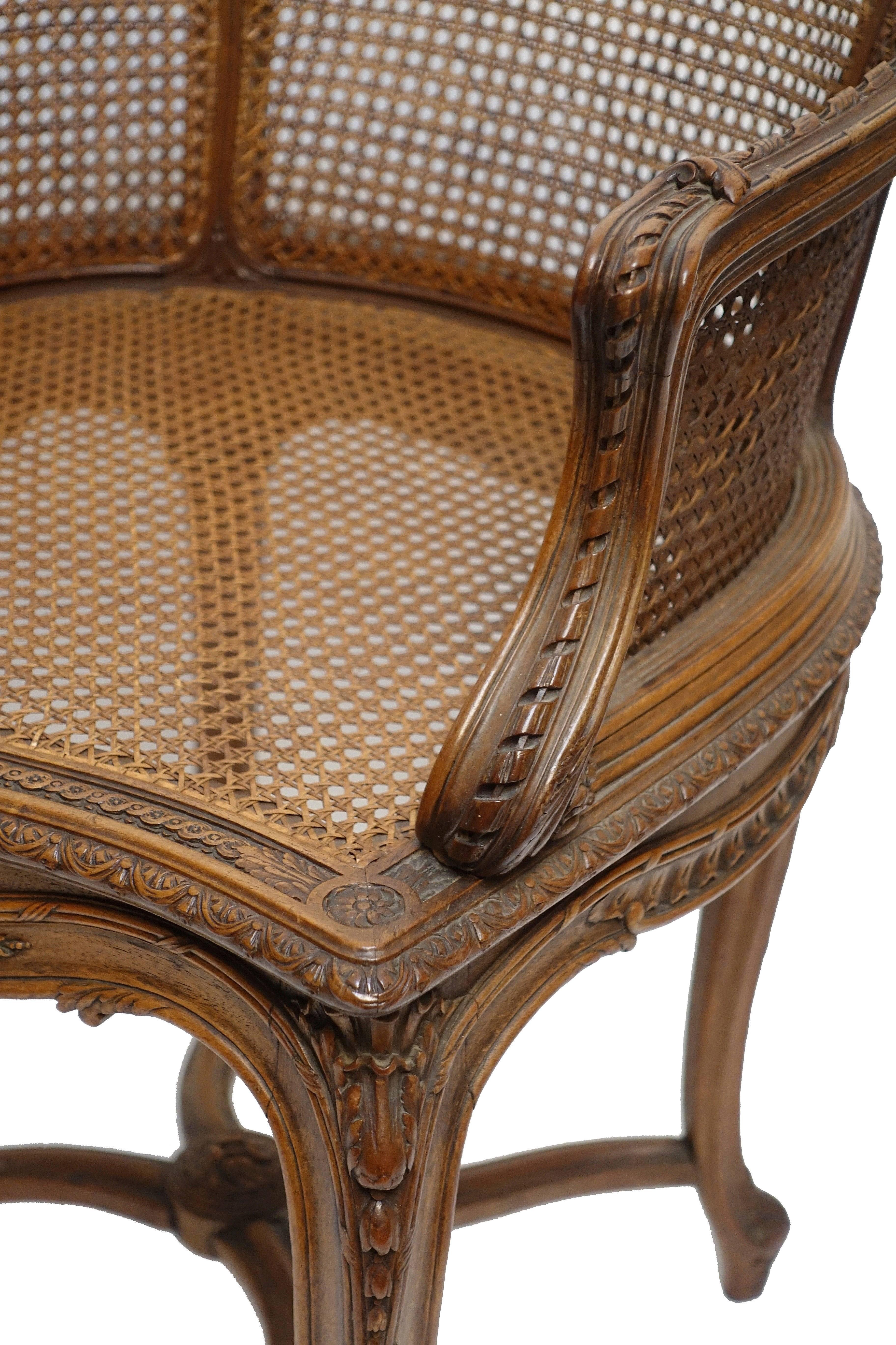 Carved Walnut Vanity Dressing Table Bergere Chair, French, circa 1900 In Excellent Condition In San Francisco, CA