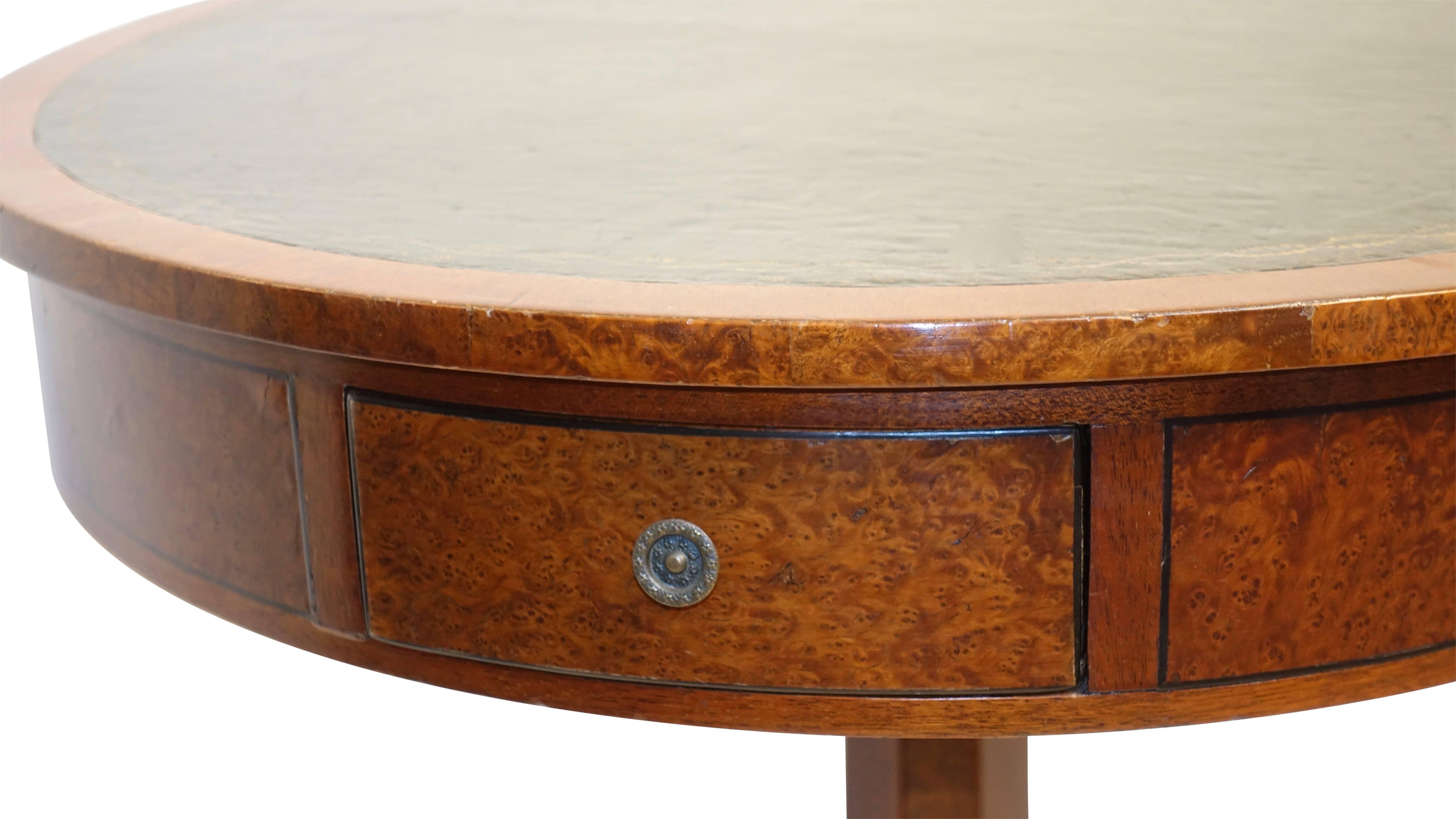 Georgian Style Mahogany and Burl Wood Pedestal Table, England, circa 1900 In Excellent Condition In San Francisco, CA