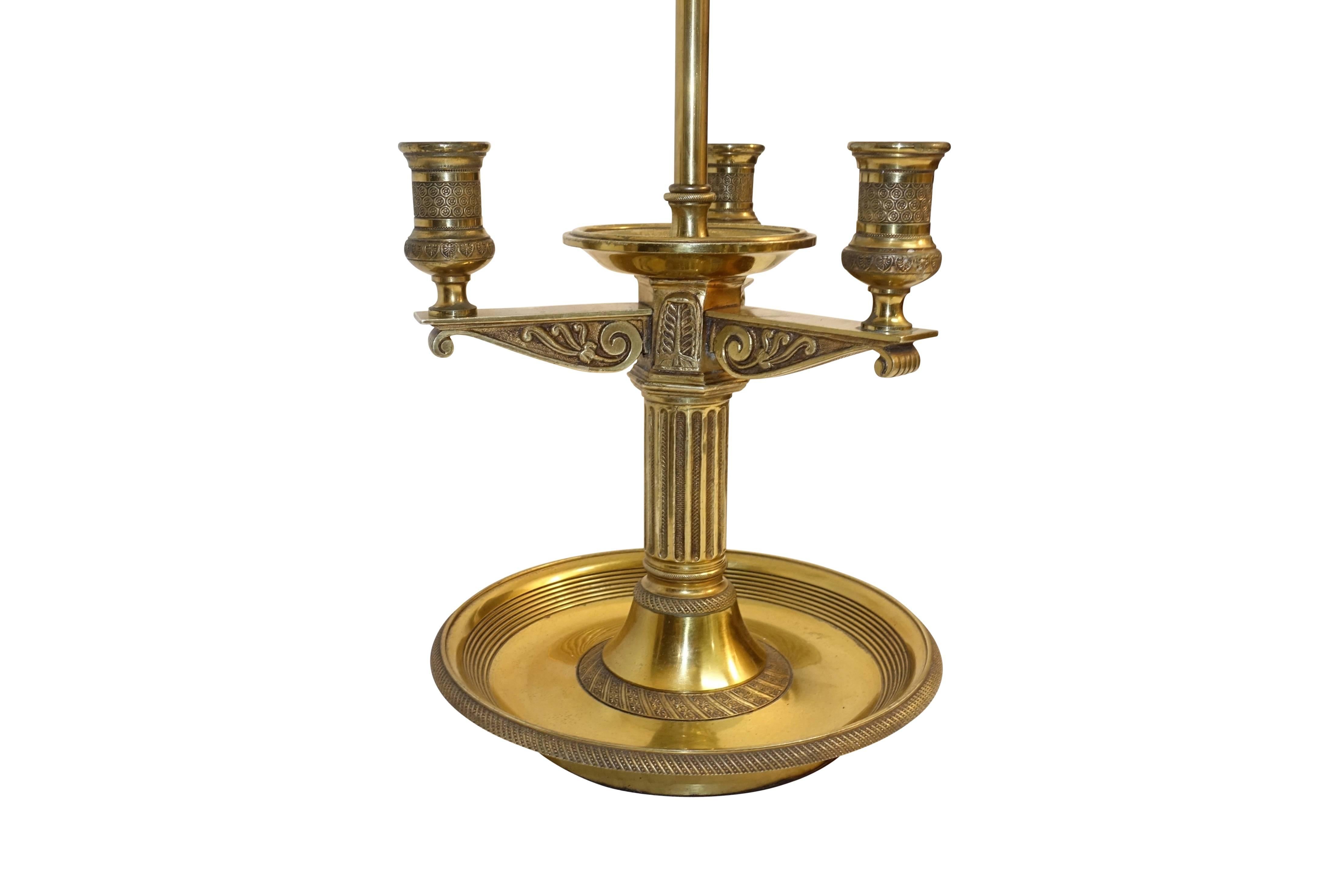 Französische Bouillotte-Lampe im Empire-Stil aus Messing mit schwarzem und vergoldetem Zinnschirm im Angebot 4