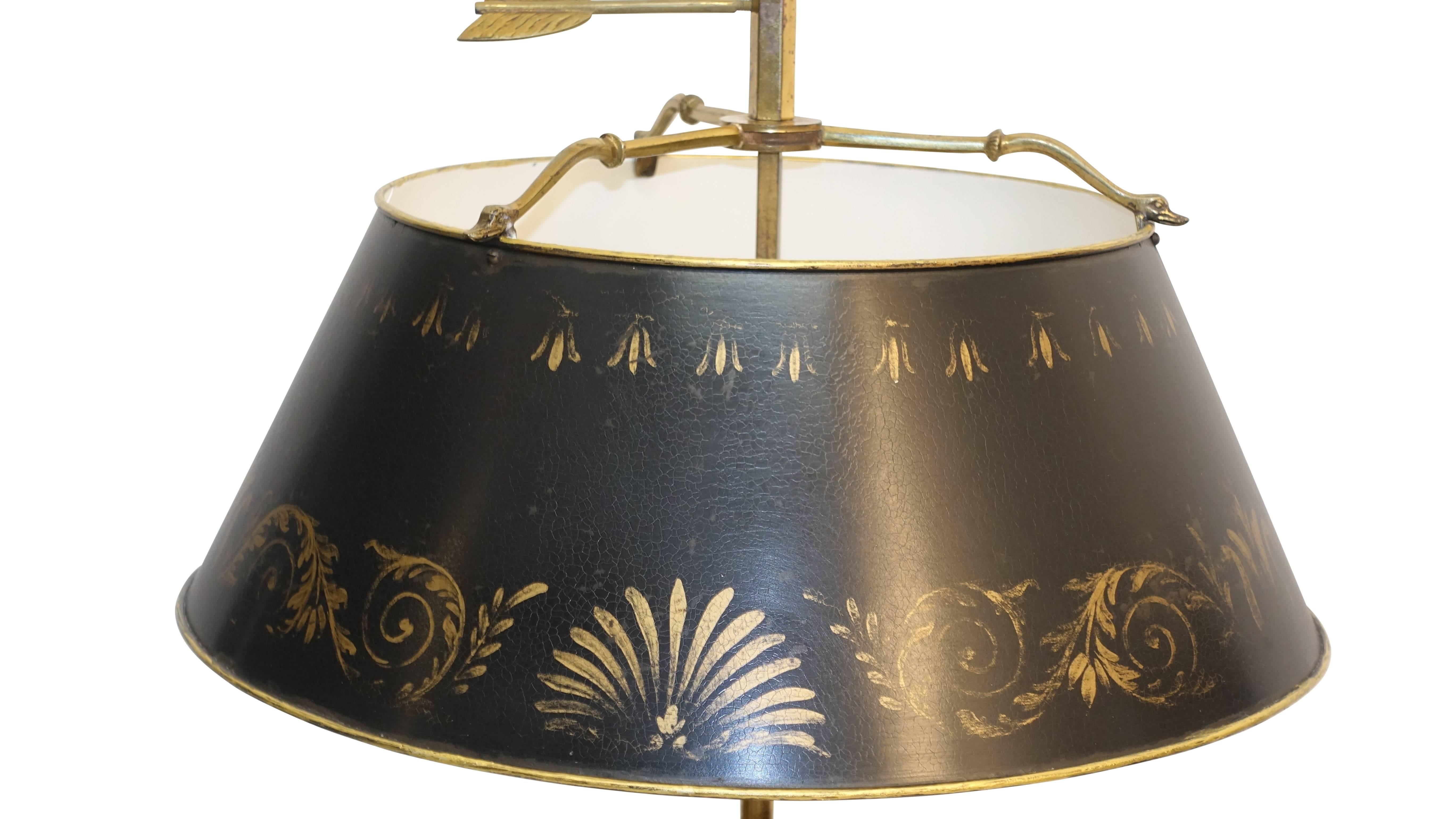 Französische Bouillotte-Lampe im Empire-Stil aus Messing mit schwarzem und vergoldetem Zinnschirm im Zustand „Hervorragend“ im Angebot in San Francisco, CA