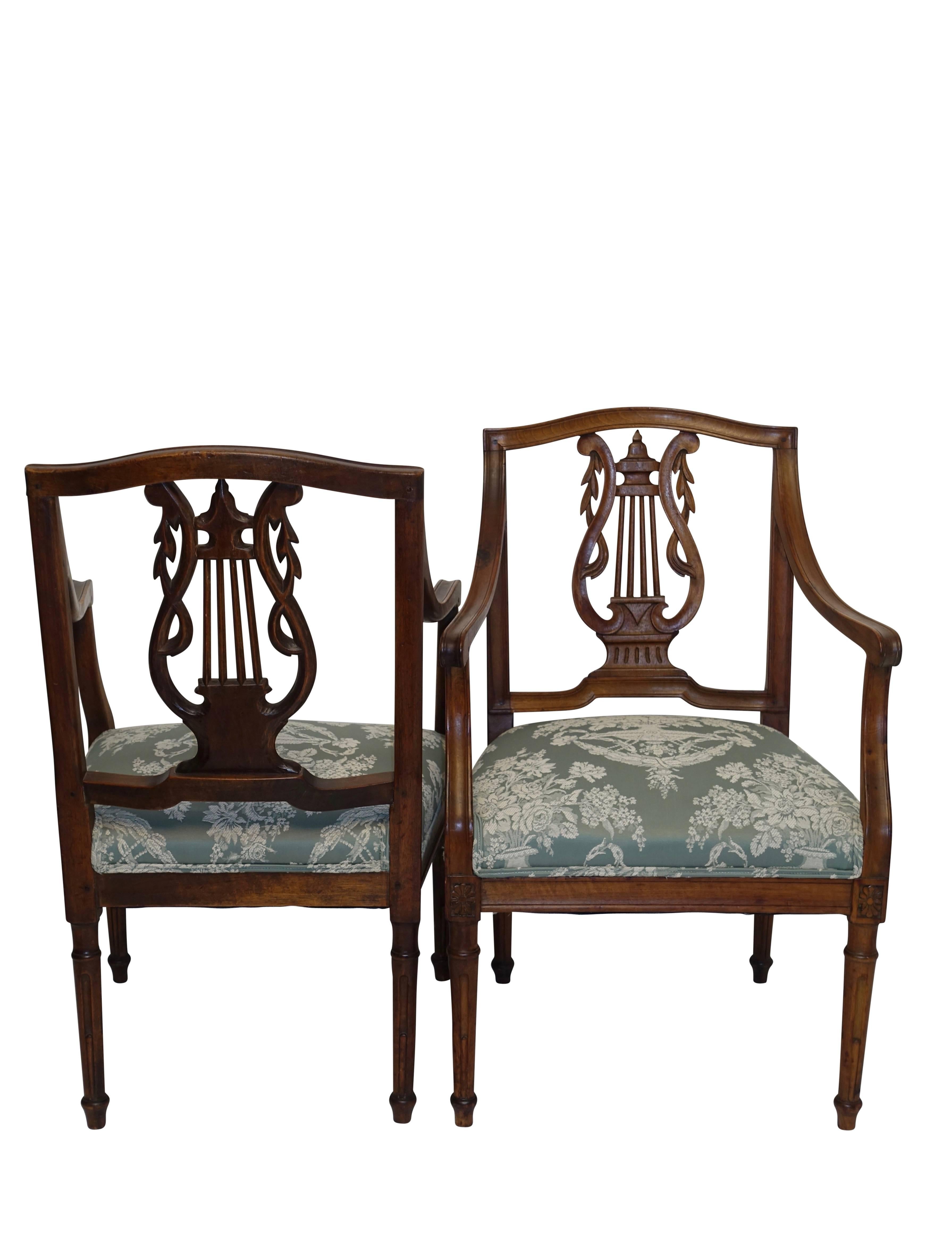 Pair of Neoclassical Walnut Armchairs, Italy, 18th Century For Sale 3