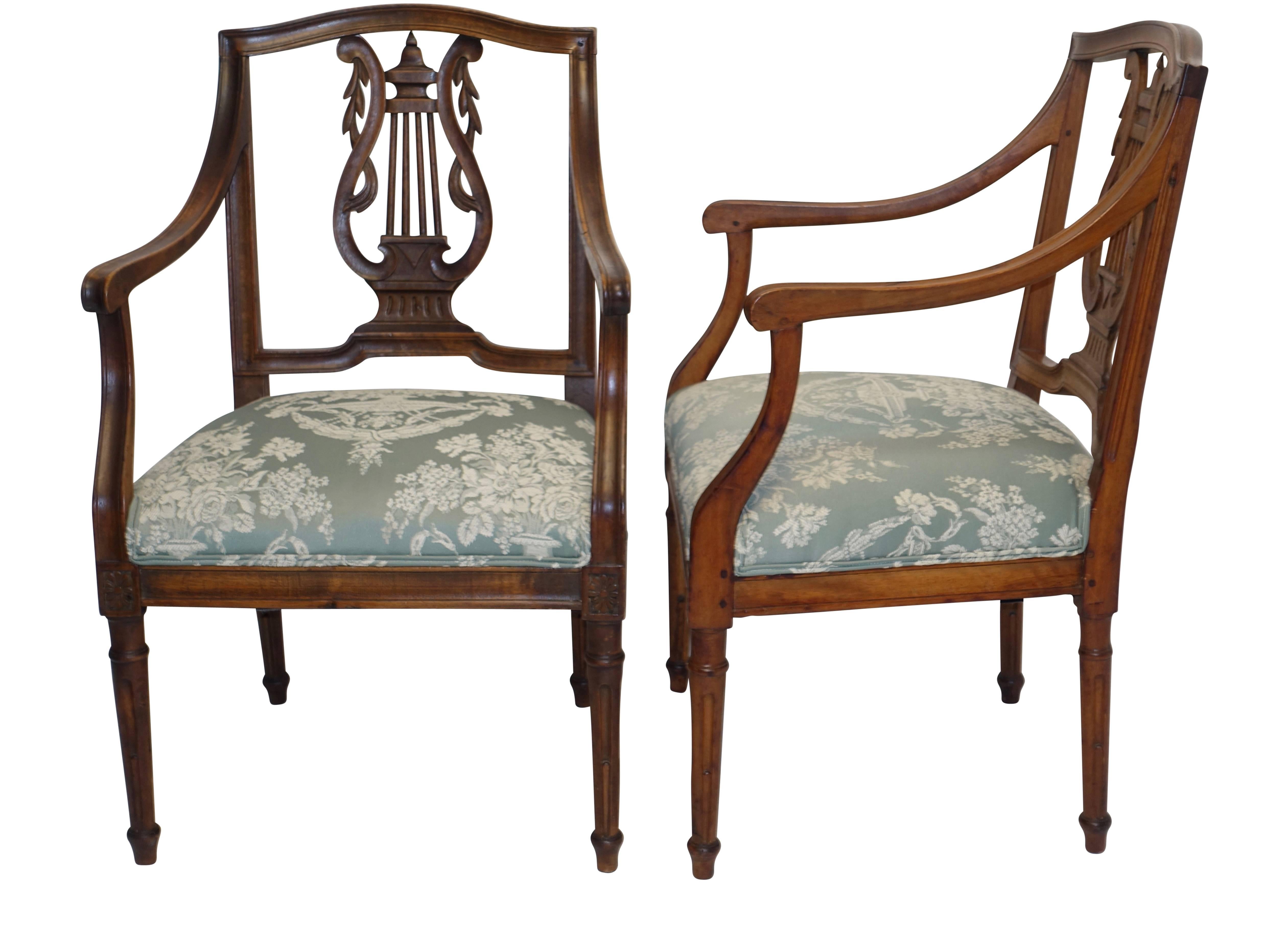 Italian Pair of Neoclassical Walnut Armchairs, Italy, 18th Century For Sale