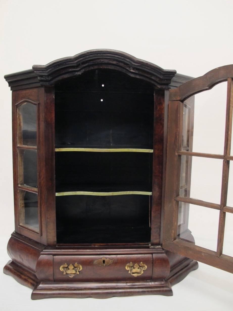 19th Century Dutch Miniature Walnut Cabinet Vitrine For Sale 2