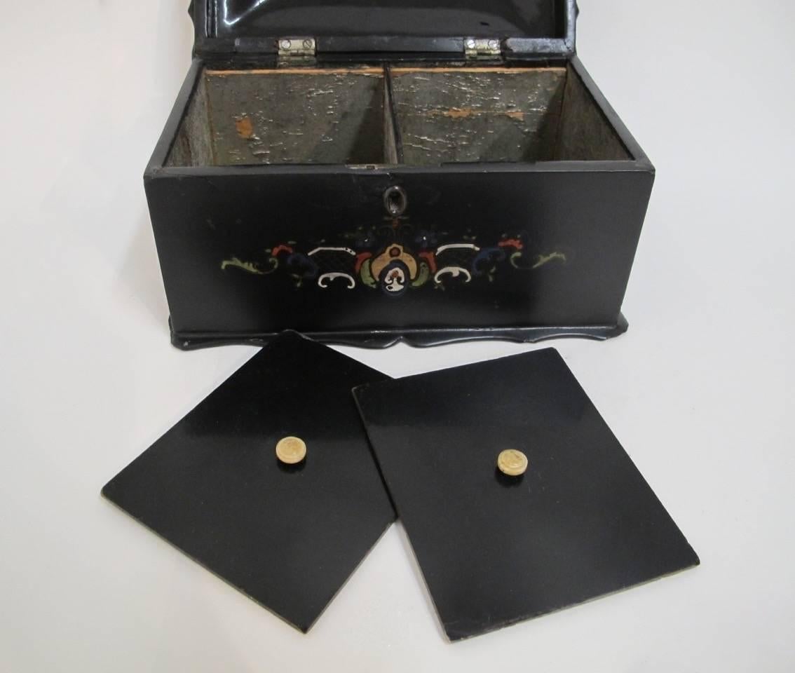 19th Century English Papier Mâché Tea Caddy For Sale 3