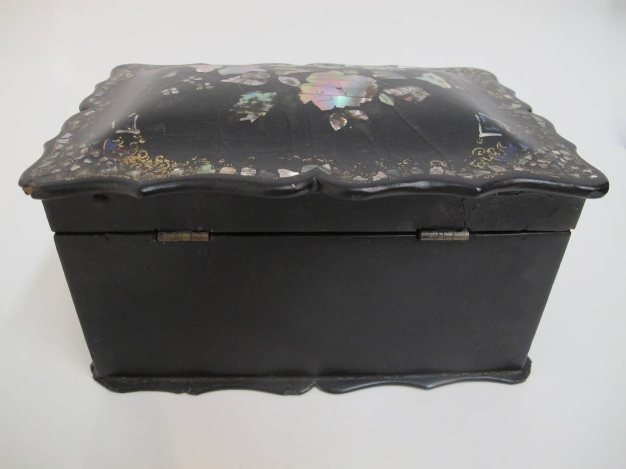 Mother-of-Pearl 19th Century English Papier Mâché Tea Caddy For Sale