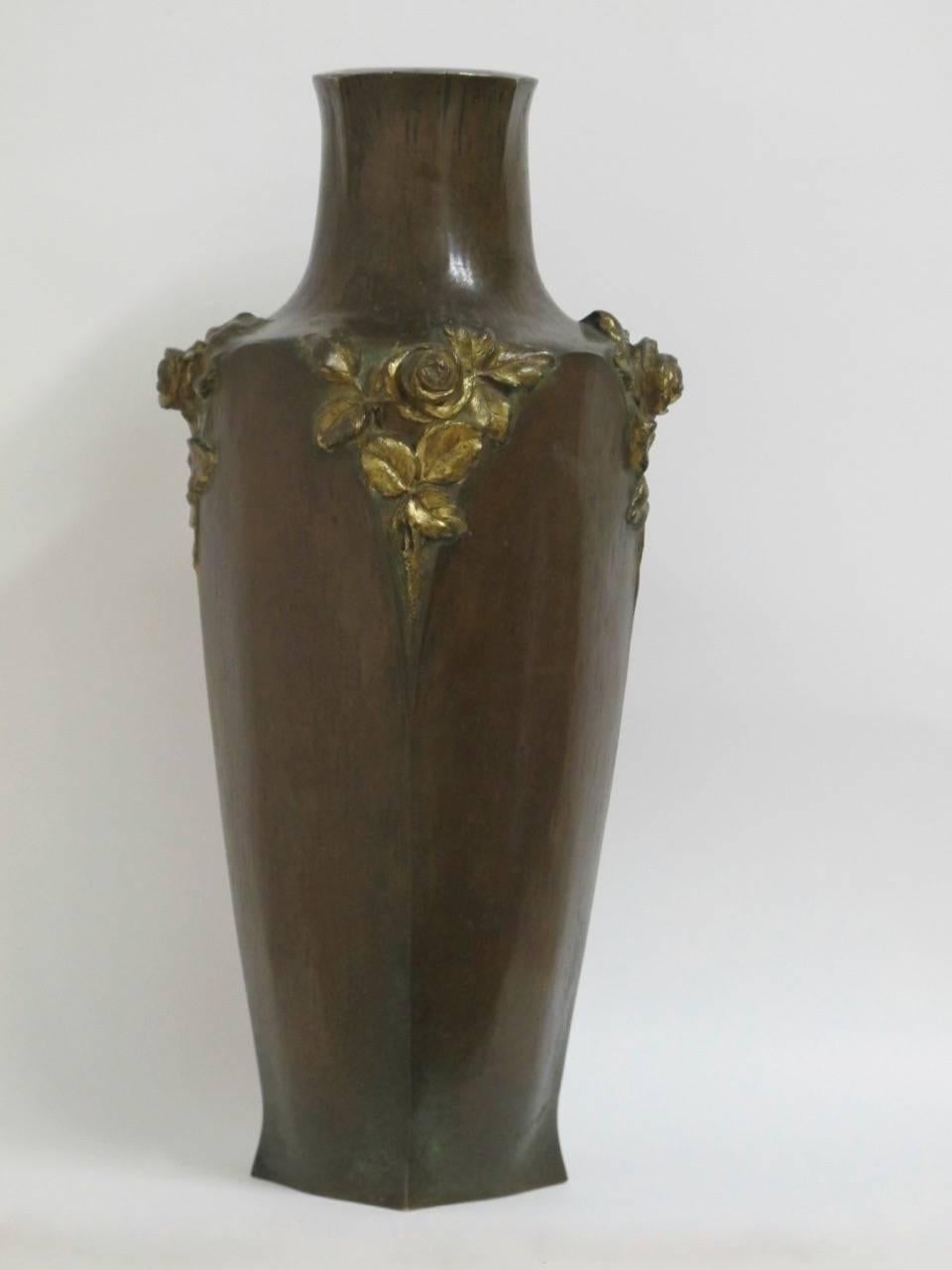 French Art Nouveau Sculptural Bronze Vase by Albert Marionnet In Excellent Condition In San Francisco, CA