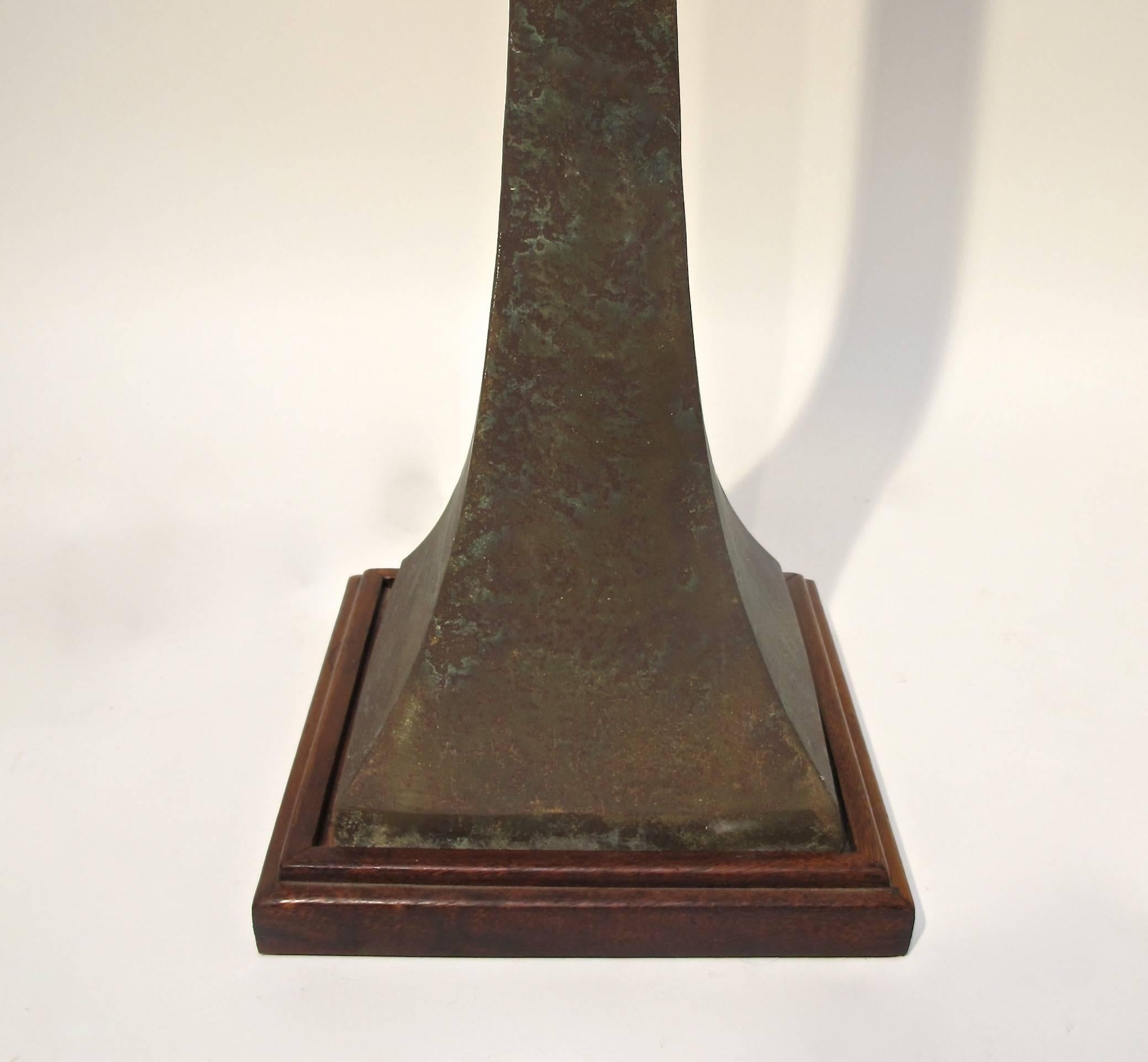 Palissandro Lampada da terra in bronzo del Medioevo in vendita