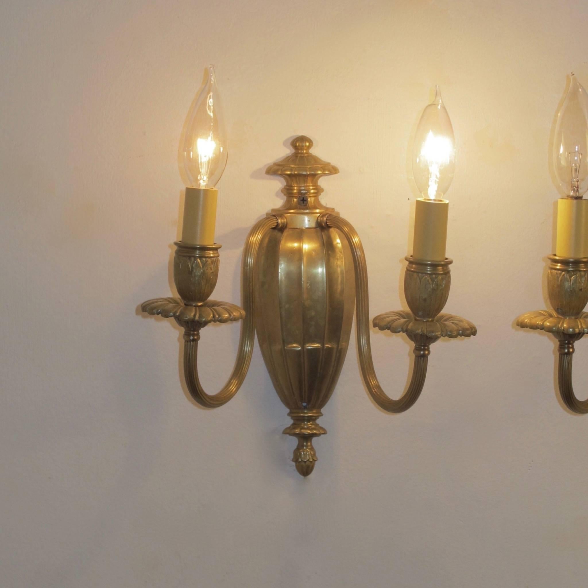 Pair of Edwardian Brass Sconces In Excellent Condition For Sale In San Francisco, CA