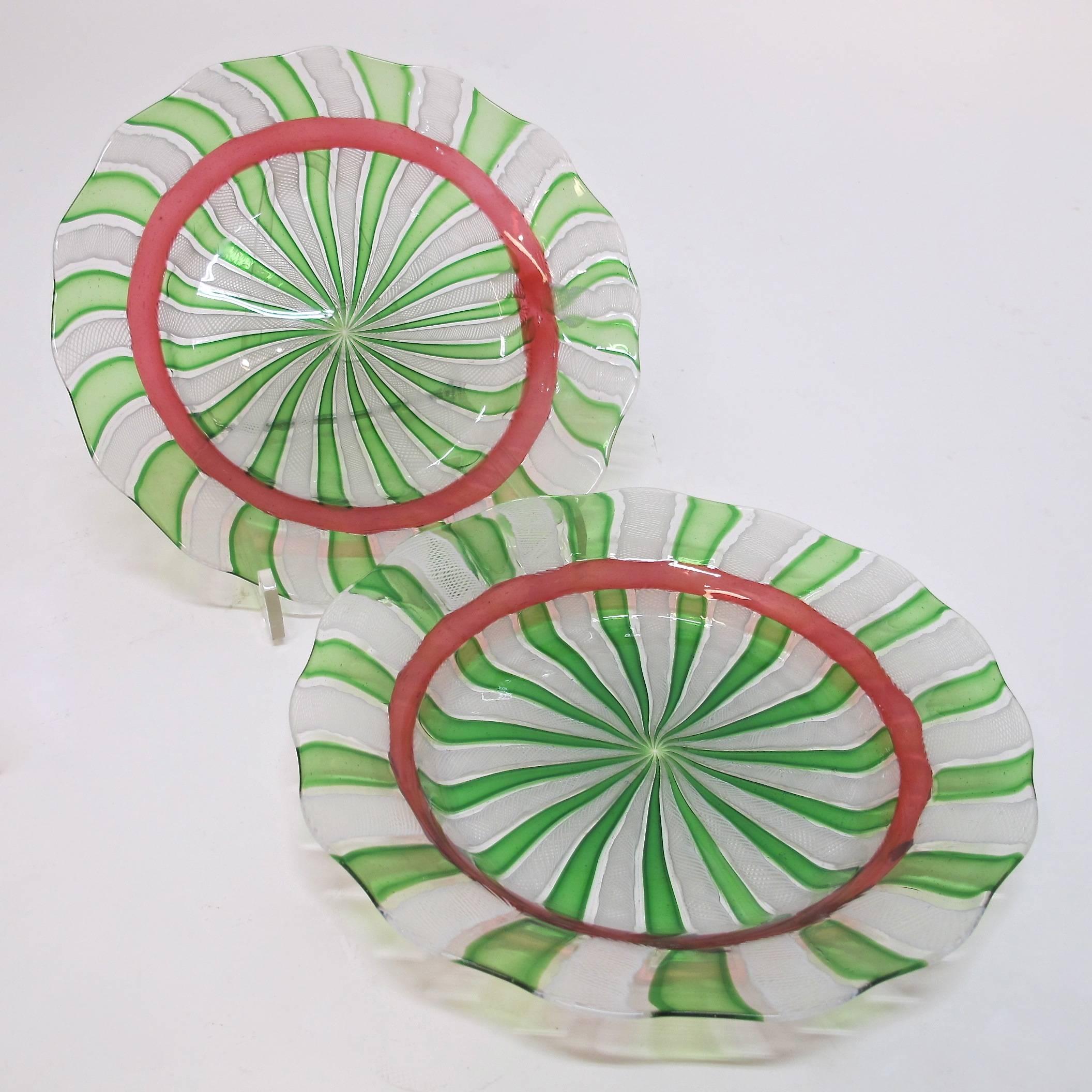 A beautiful pair of rare mid-20th century Venetian blown glass luncheon or display plates (possibly Salviati).