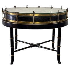 Tavolino d’epoca francese Couesnon & Cie, realizzato con un tamburo da parata