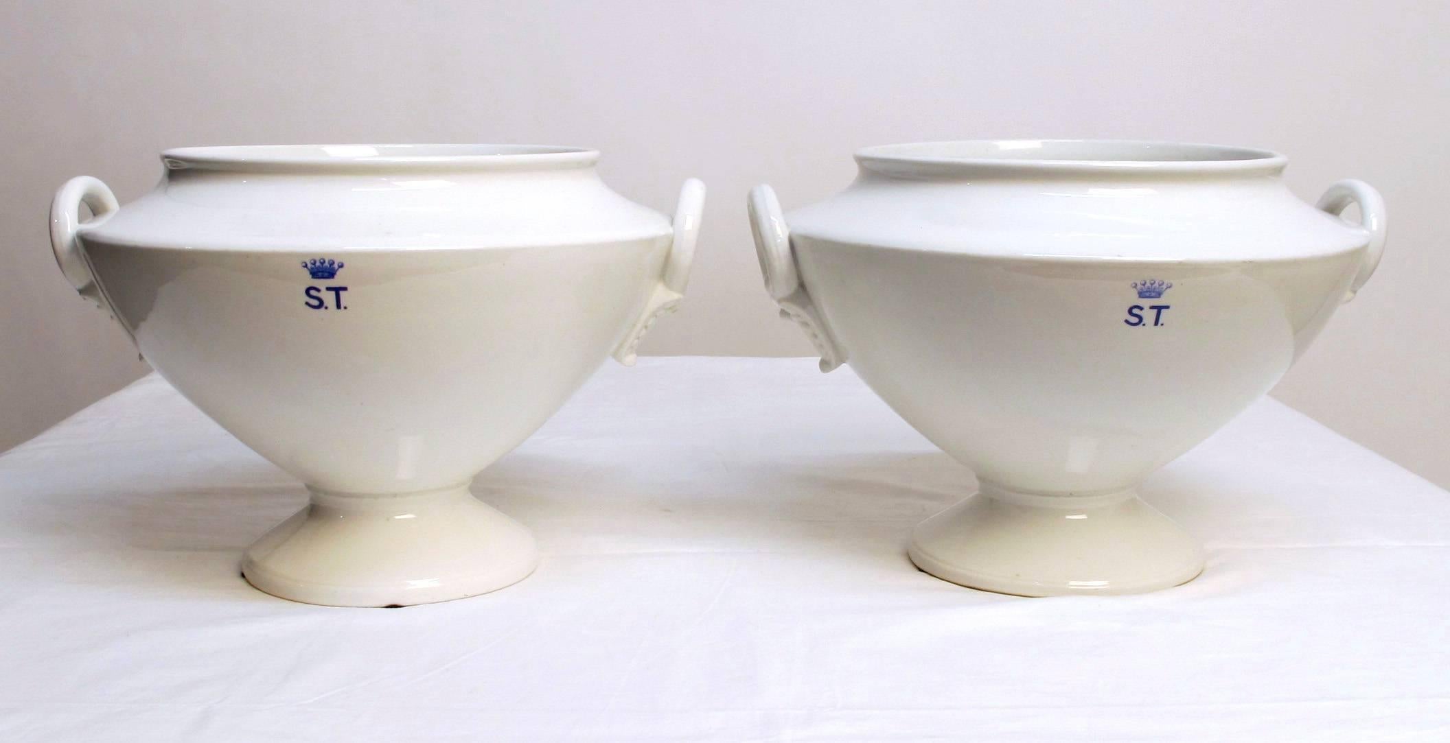 Pair of Royal Worcester Tureens In Excellent Condition In San Francisco, CA