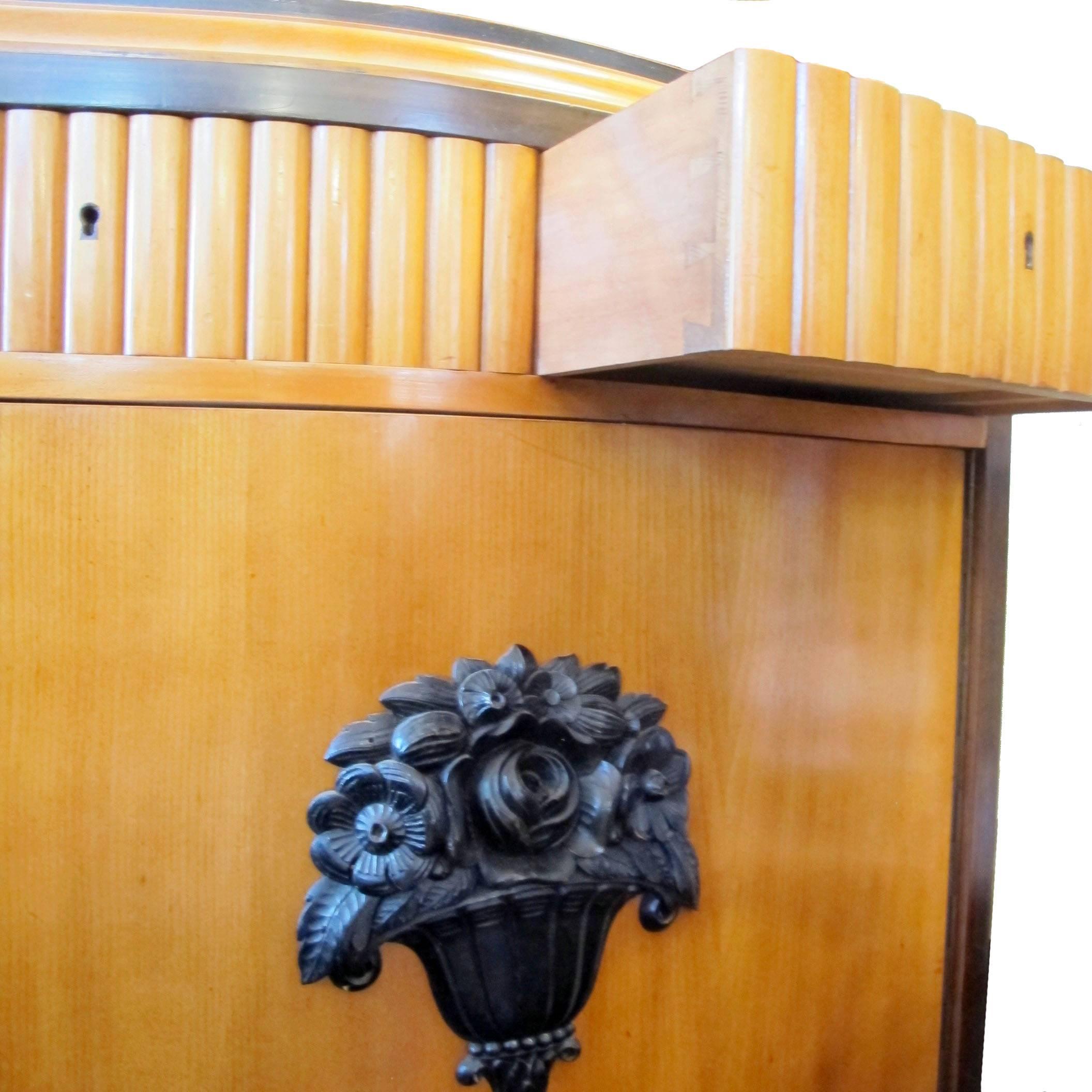 French Art Deco Cabinet or Bar In Excellent Condition In San Francisco, CA