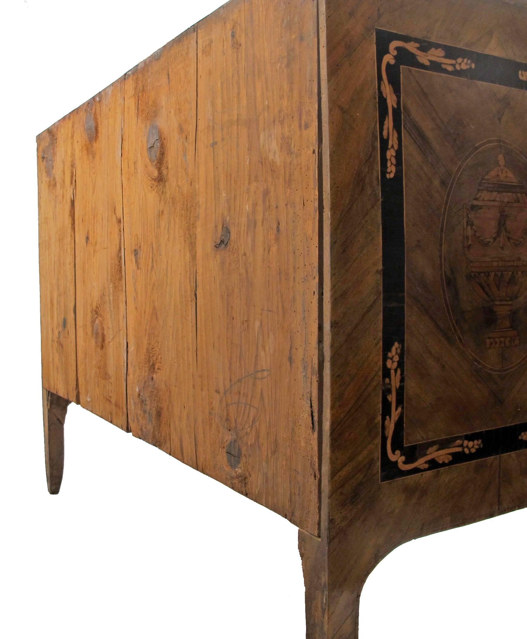 18th Century Italian Maggiolini Style Chest of Drawers For Sale 3