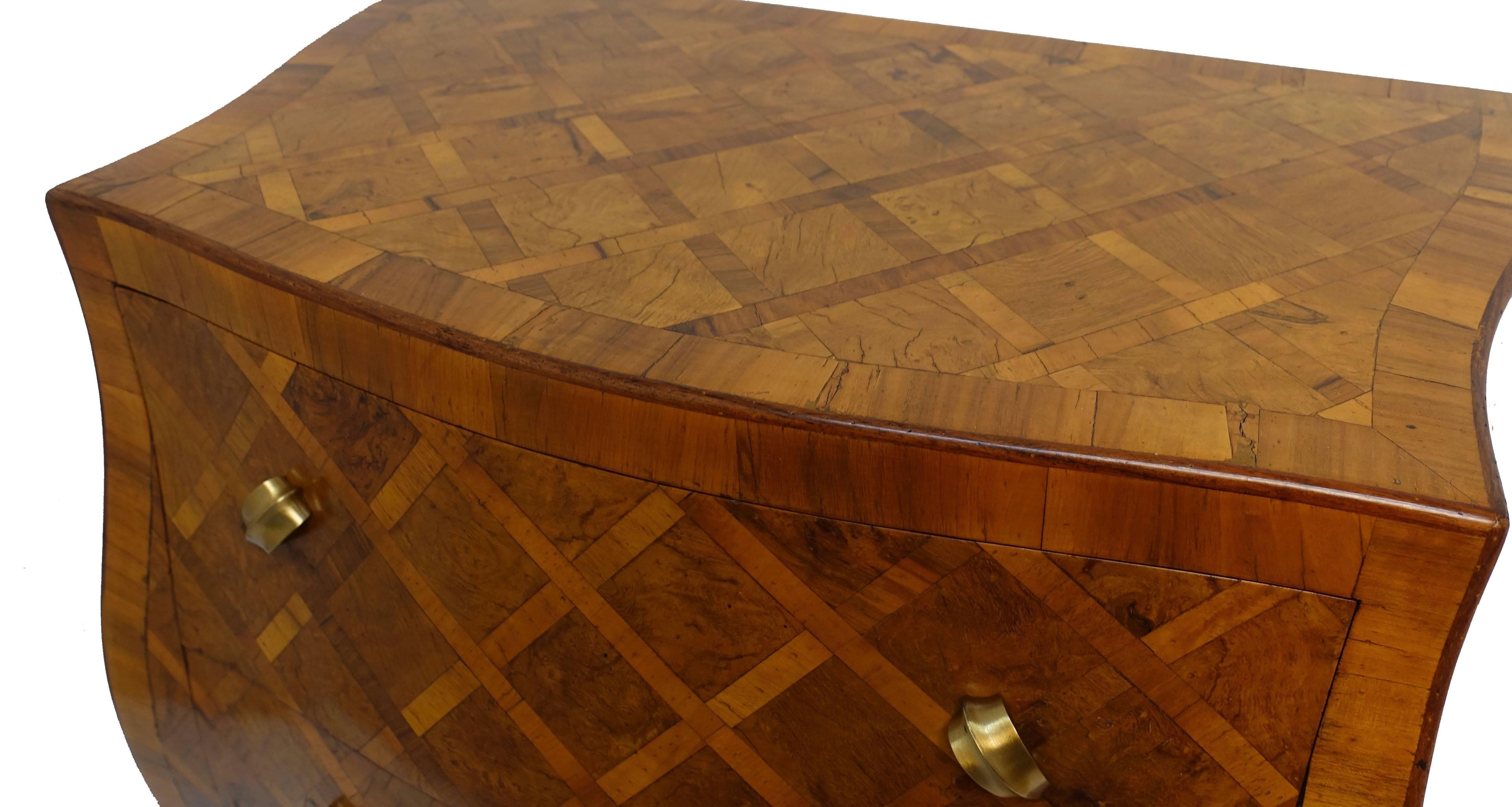 Italian Olivewood Bombe Commode with Parquetry Inlay In Excellent Condition In San Francisco, CA