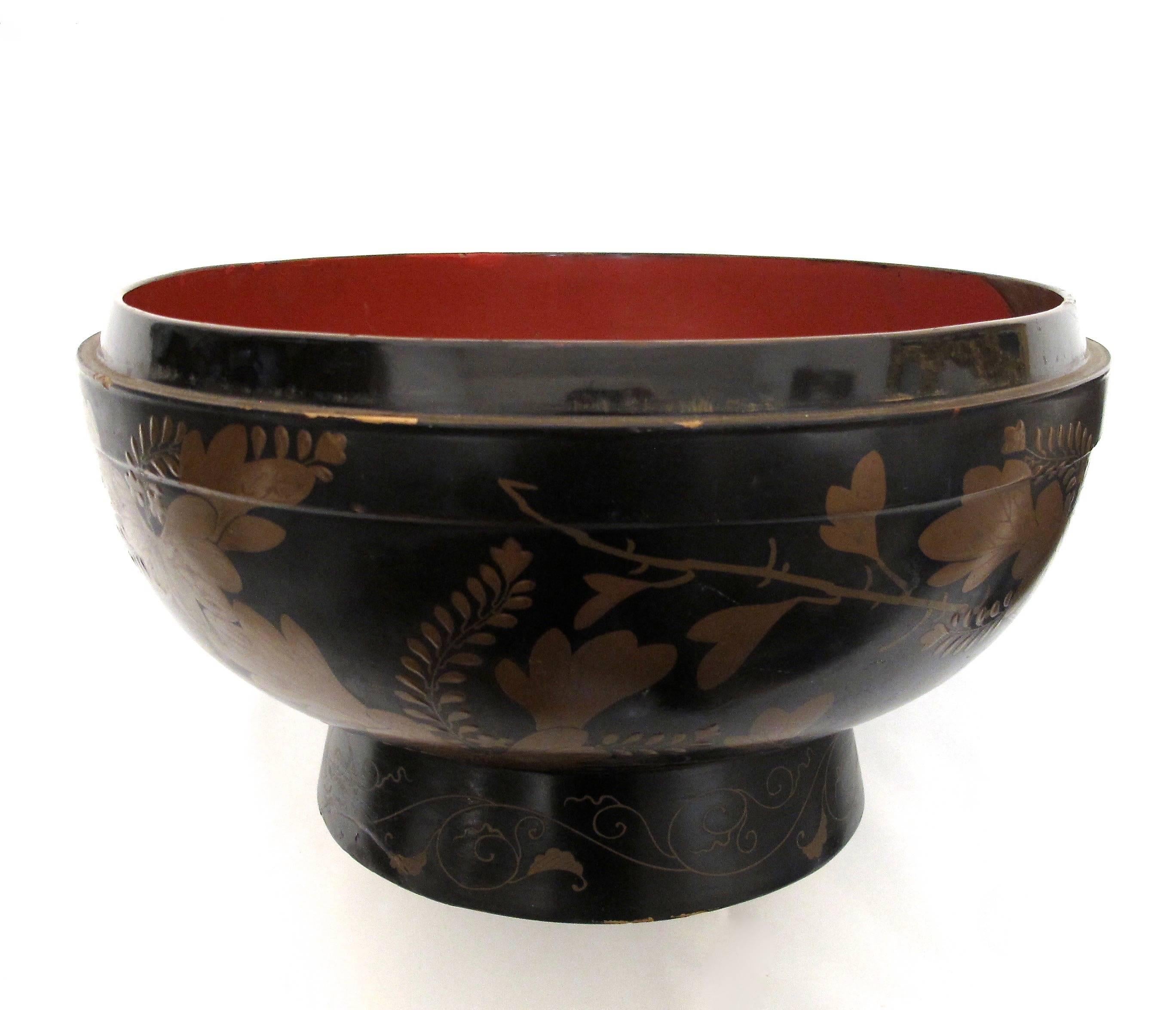 Japanese Meiji Period Lacquered Lidded Bowl For Sale 1