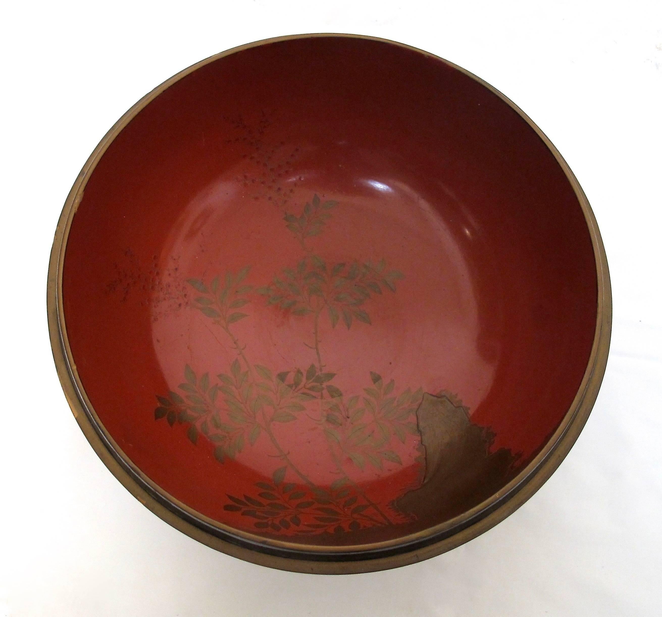 Japanese Meiji Period Lacquered Lidded Bowl In Excellent Condition For Sale In San Francisco, CA