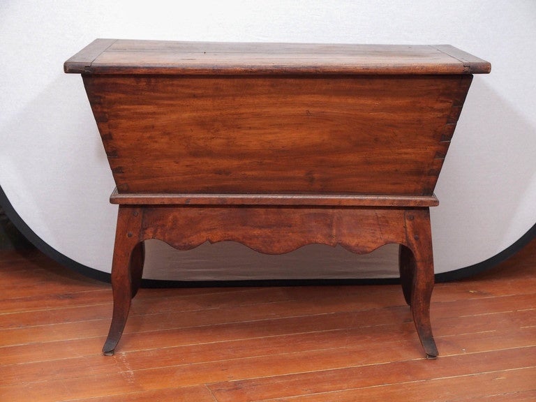 A Louis XV style French provincial dough box, known as a petrin, with a scalloped apron over  cabriole legs. This piece has particularly pleasing simplicity and scale. Good modern day uses are as a commodious side table, or behind a sofa.   Likely
