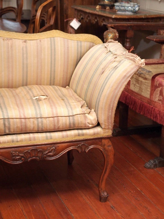 18th Century and Earlier Pair of Italian Rococo Divani or Settees For Sale