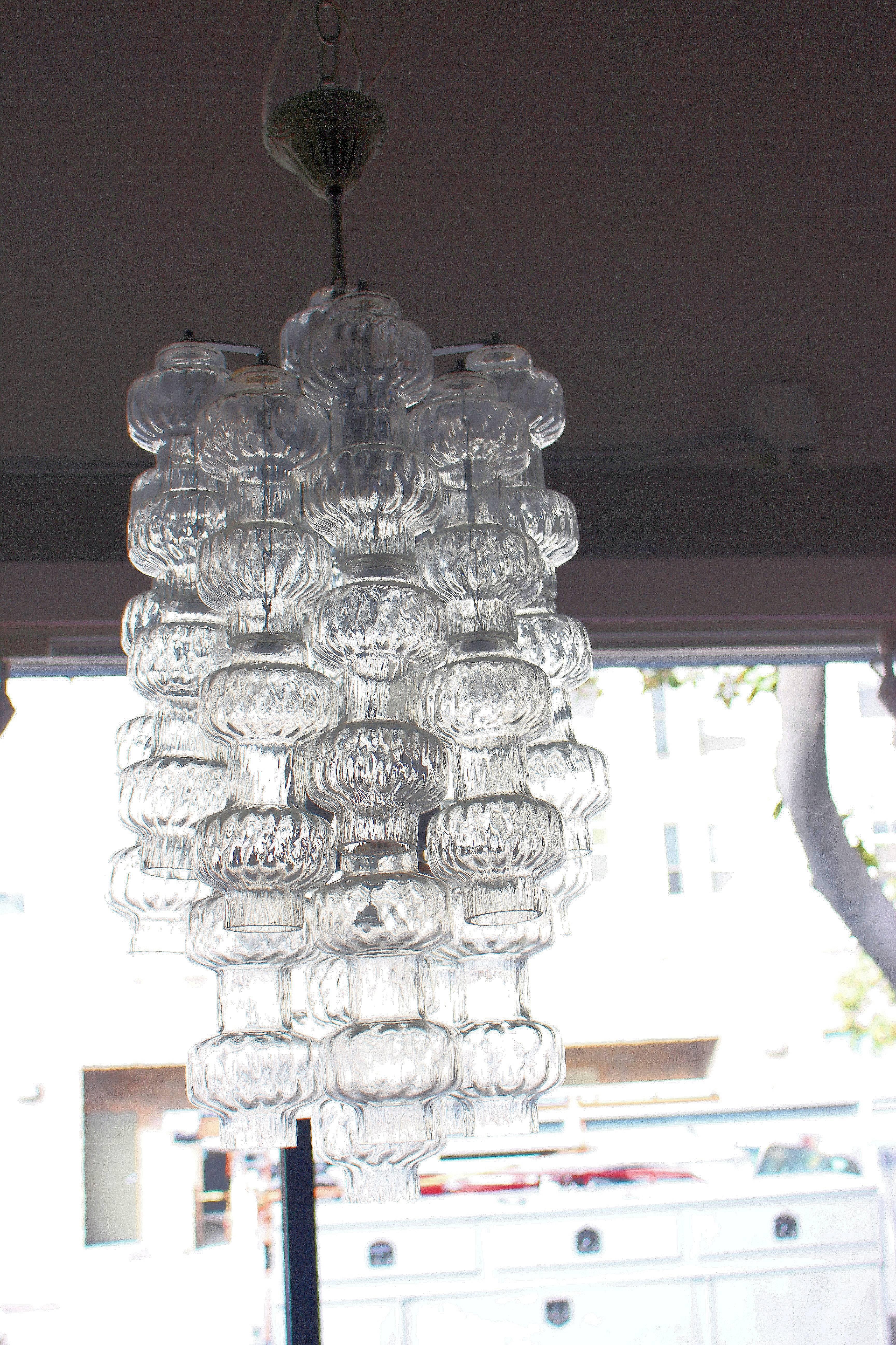 Italian Glass Chandelier by Vetreria Murano In Excellent Condition For Sale In Los Angeles, CA
