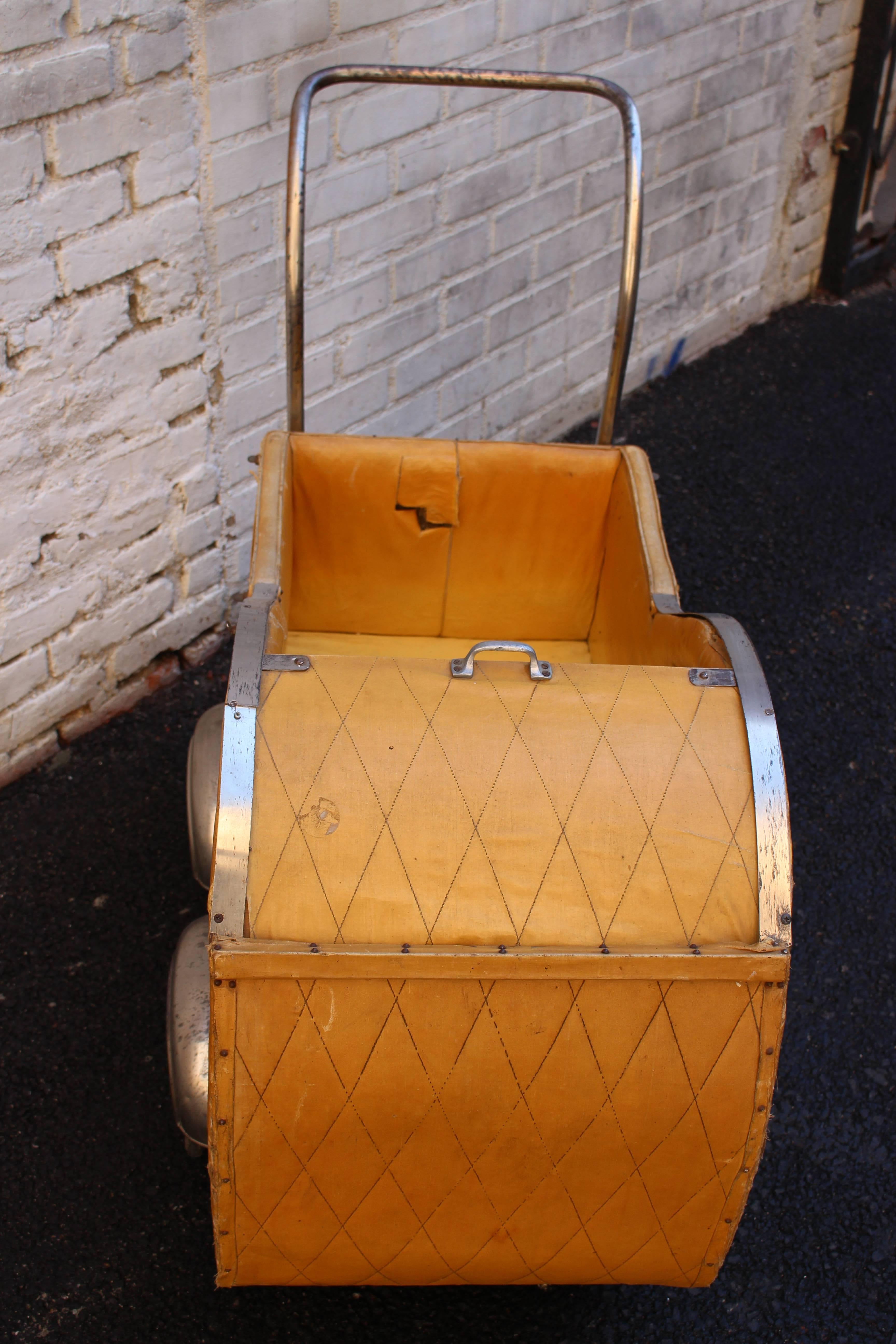 French Art Deco Baby Stroller In Distressed Condition In Los Angeles, CA