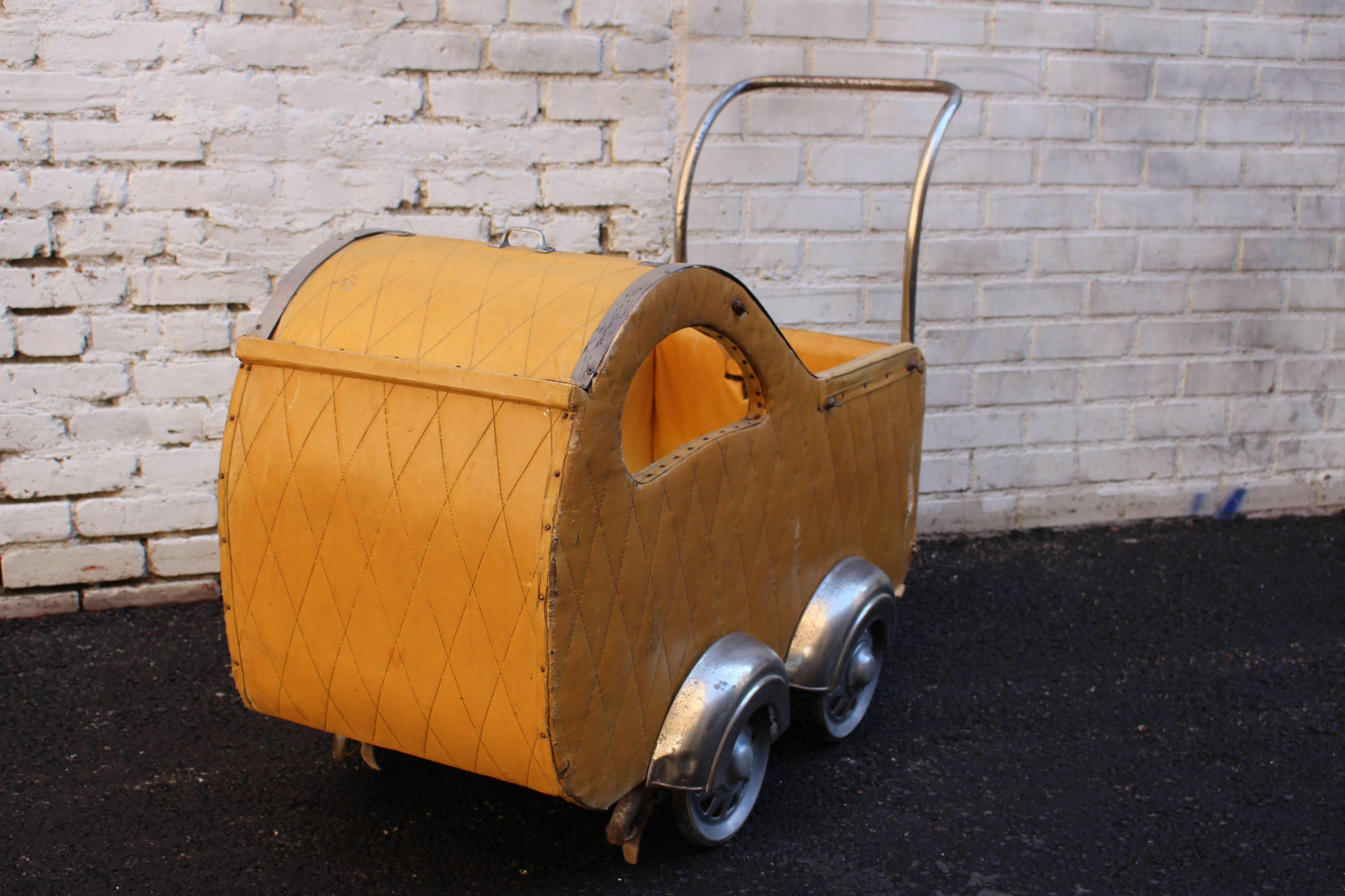 1930s antique baby stroller in original condition's still functional.