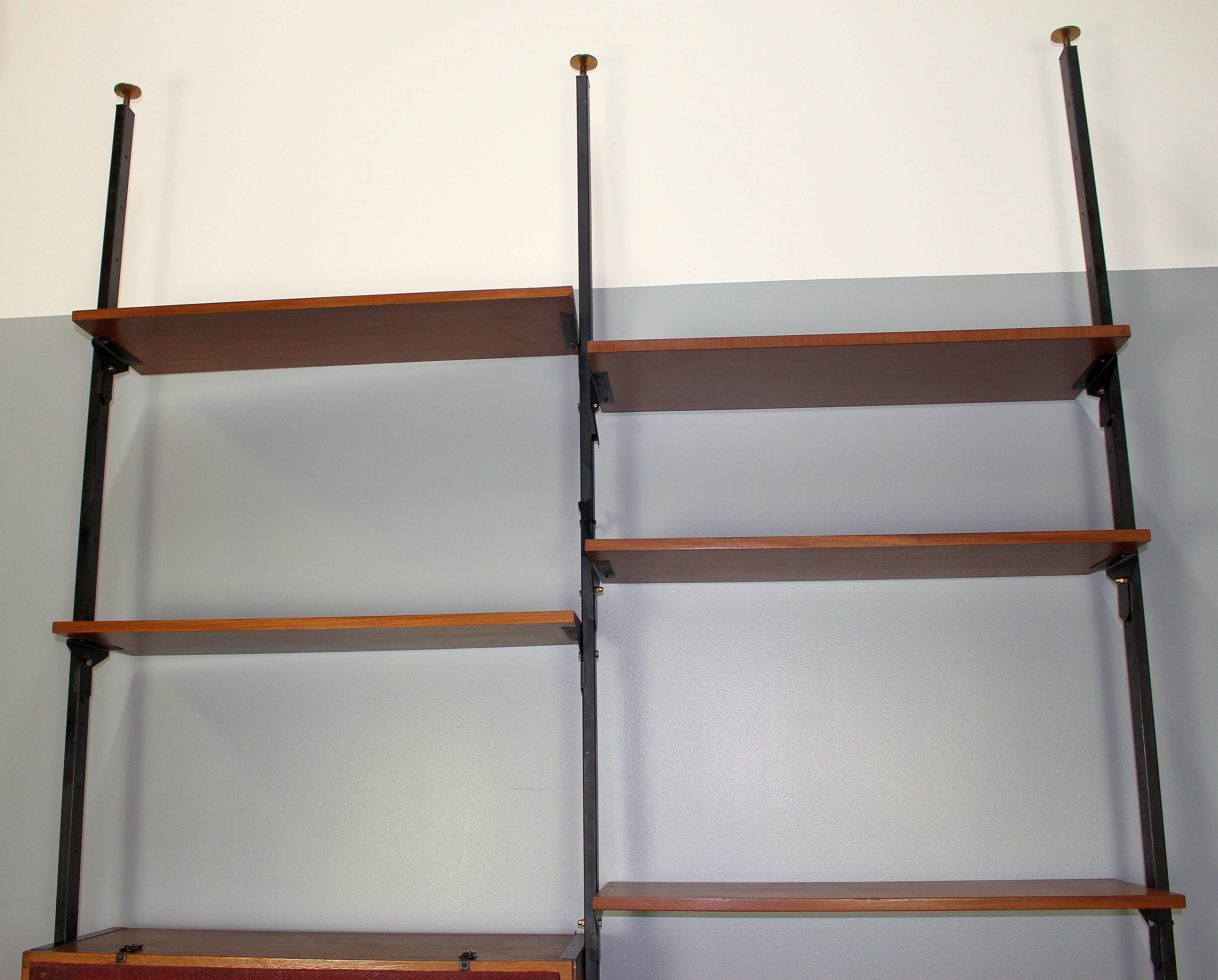 Italian Mid-Century Large Bookcase in Style of Franco Albini In Good Condition For Sale In Los Angeles, CA
