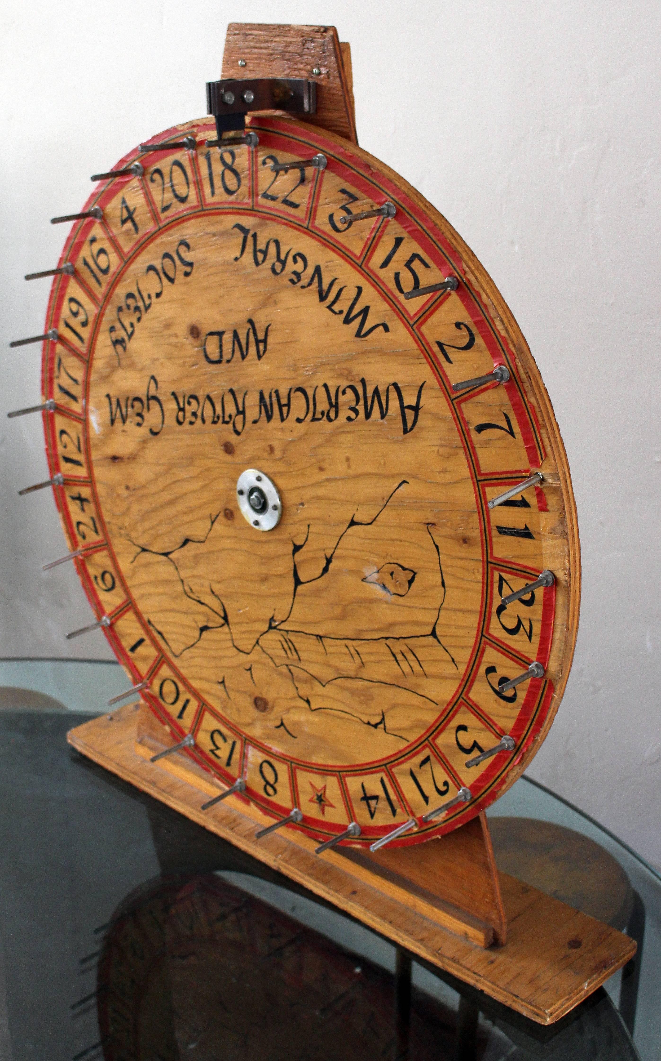 Folk Art Roulette, self standing.
Wheel of Fortune game 