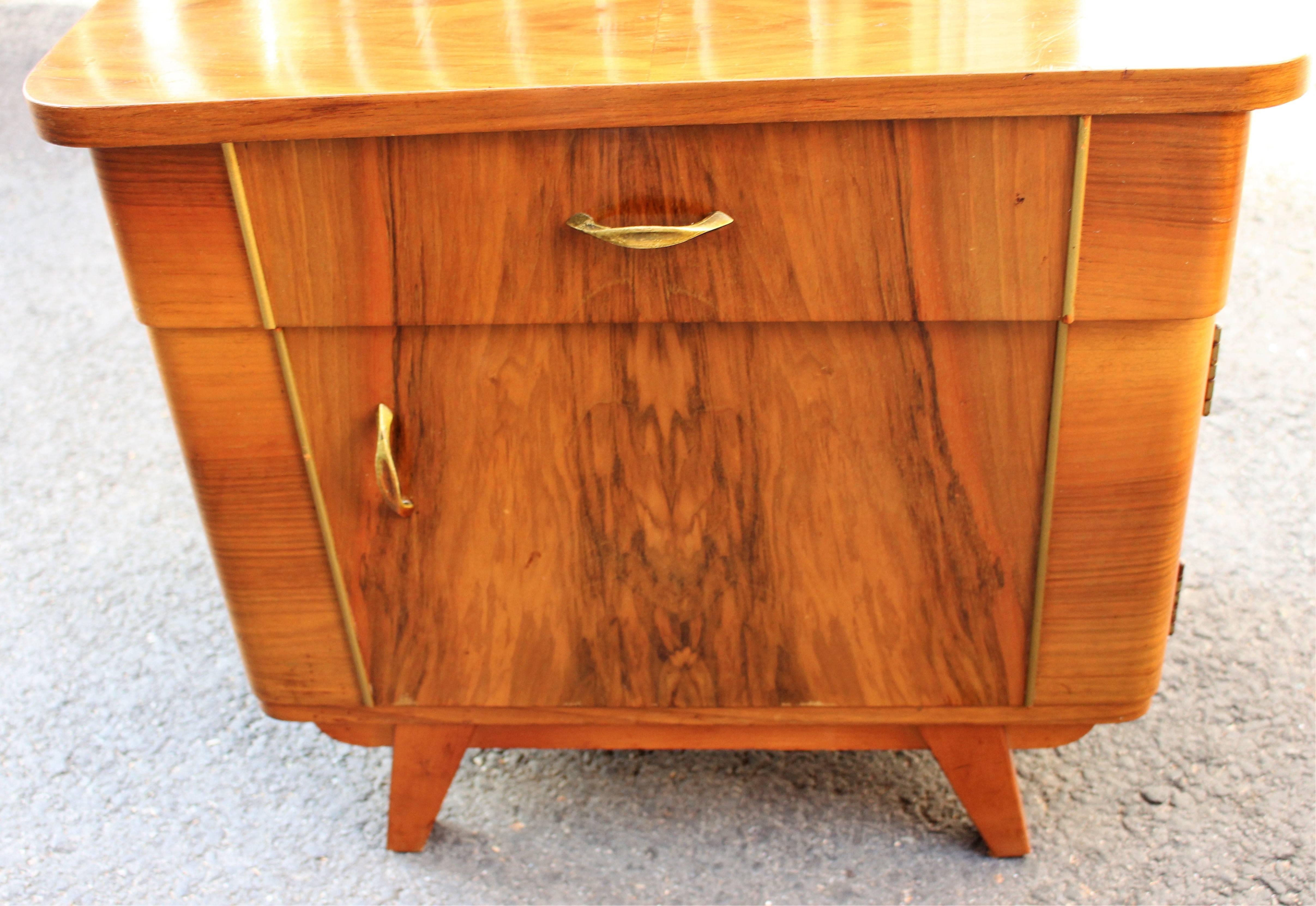 Mid-20th Century Austrian Deco Pair of Veneer Nightstands