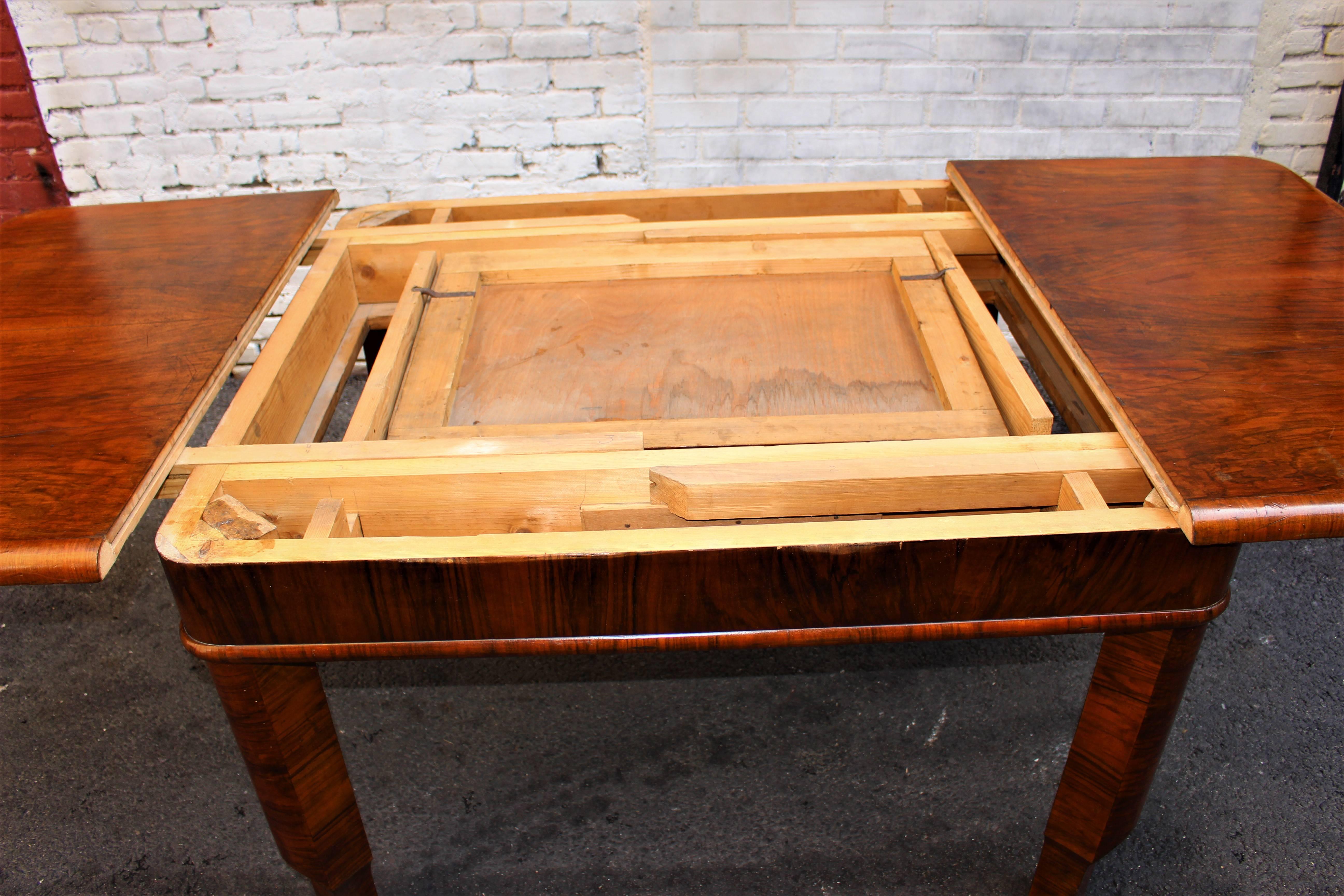 French Art Deco Table with Butterfly Leaf Mehanizam In Excellent Condition In Los Angeles, CA