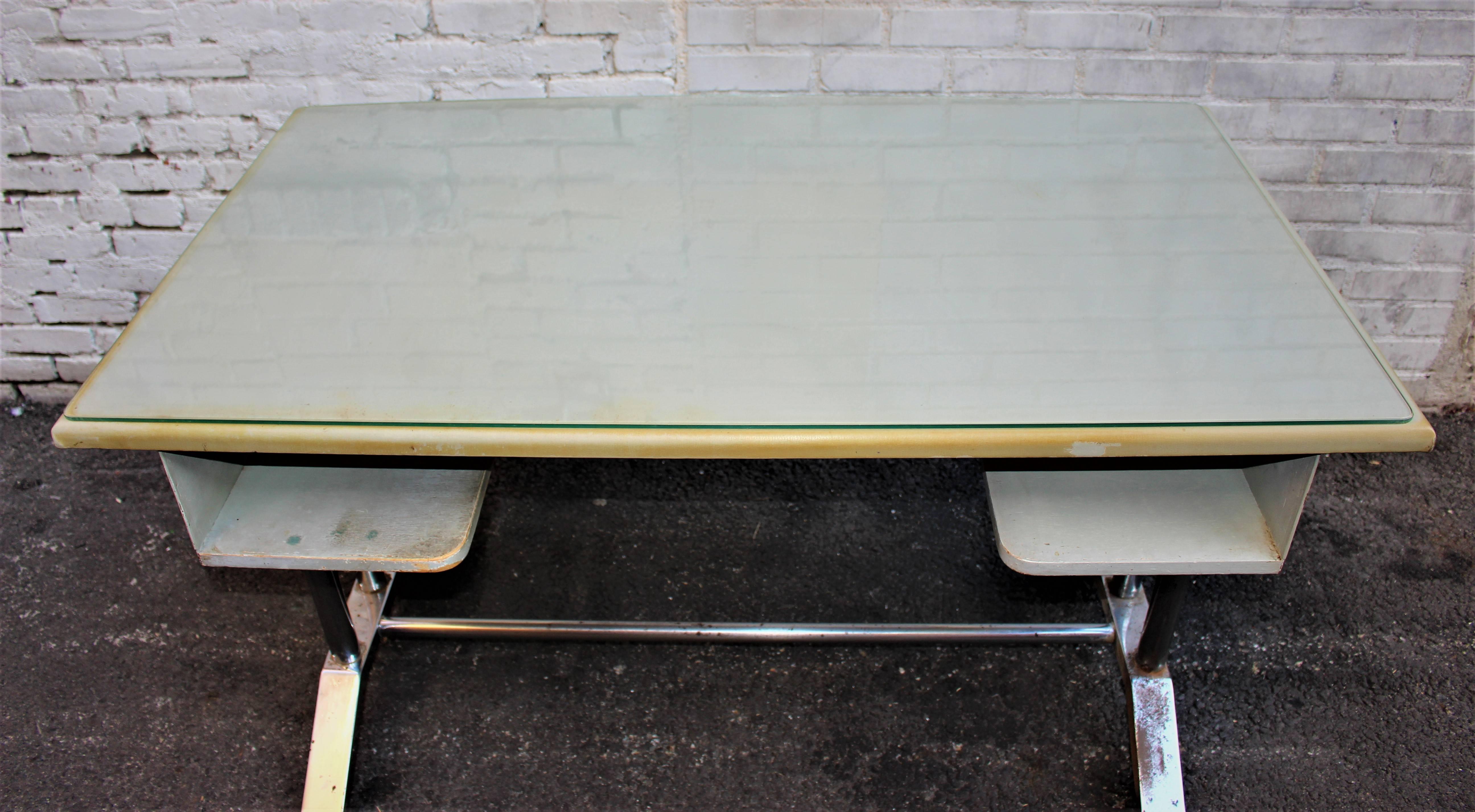 Poli Metal Desk In Fair Condition For Sale In Los Angeles, CA