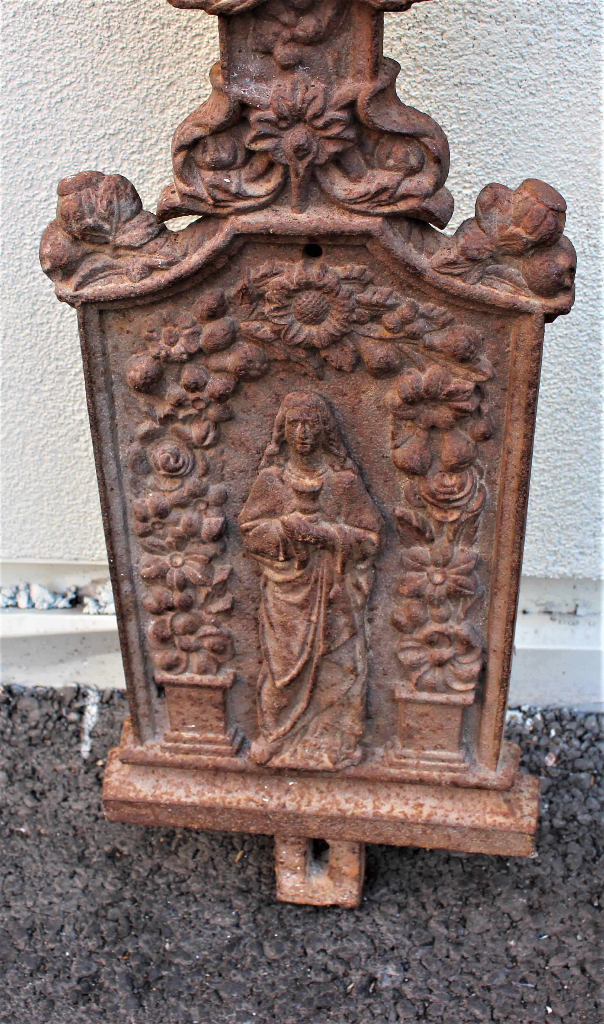 Cruces grandes de hierro fundido French Belle Epoque Hecho a mano en venta