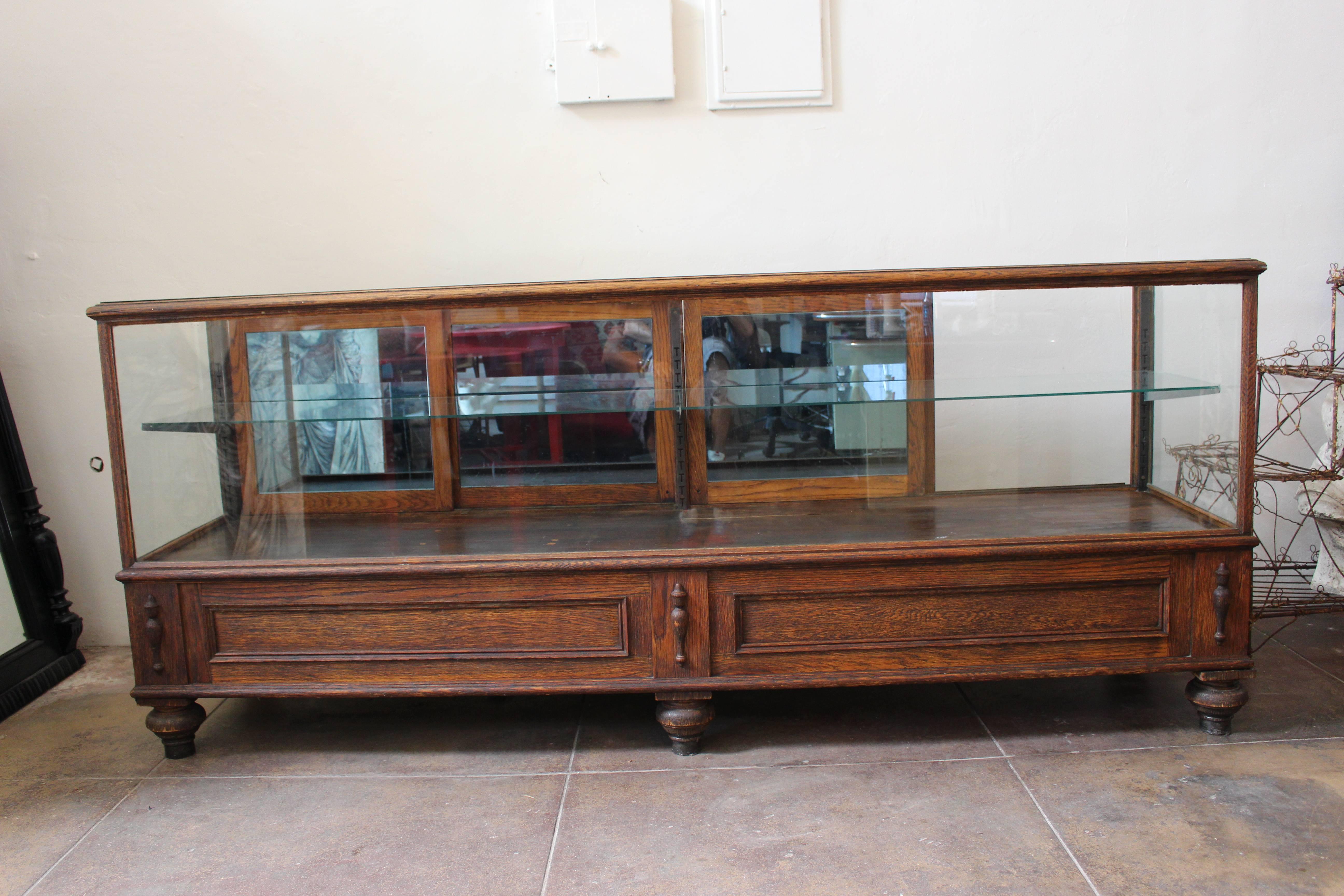 Antique Glass Case by Grand Rapid Store Equipment In Excellent Condition In Los Angeles, CA