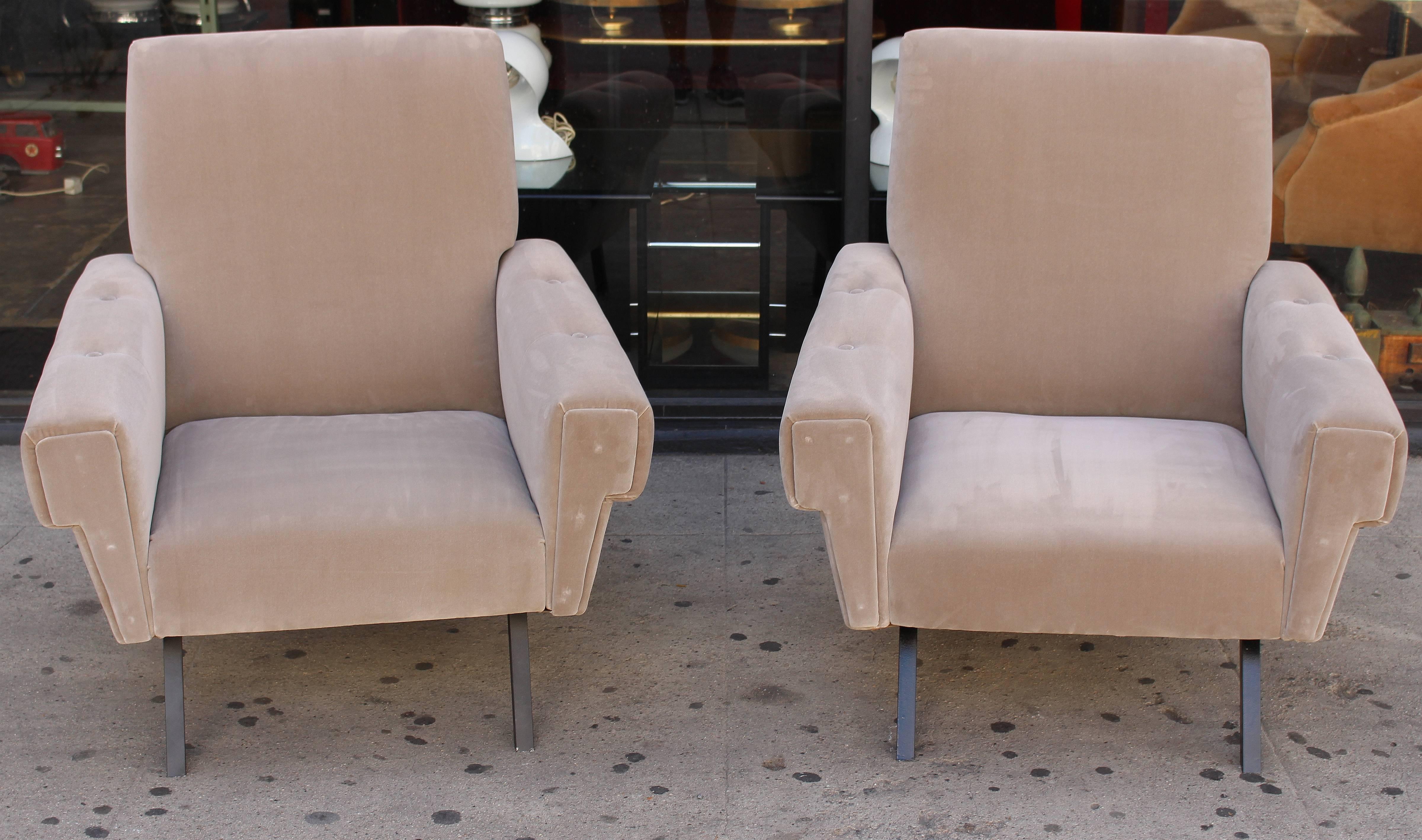 Mid-Century Modern Italian Pair of Lounge Chairs