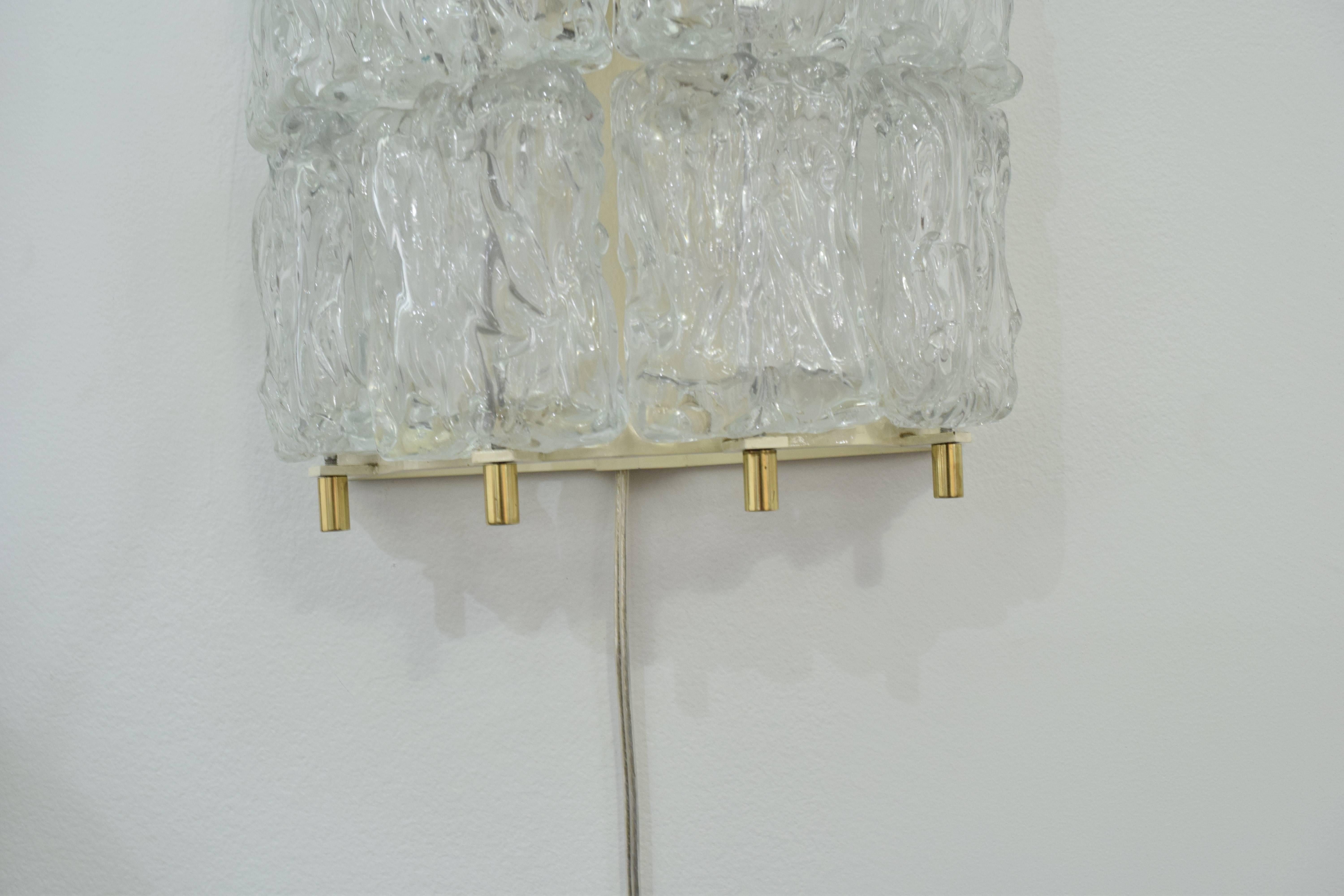 Pair of Ice-Textured Sconces In Excellent Condition In New York, NY