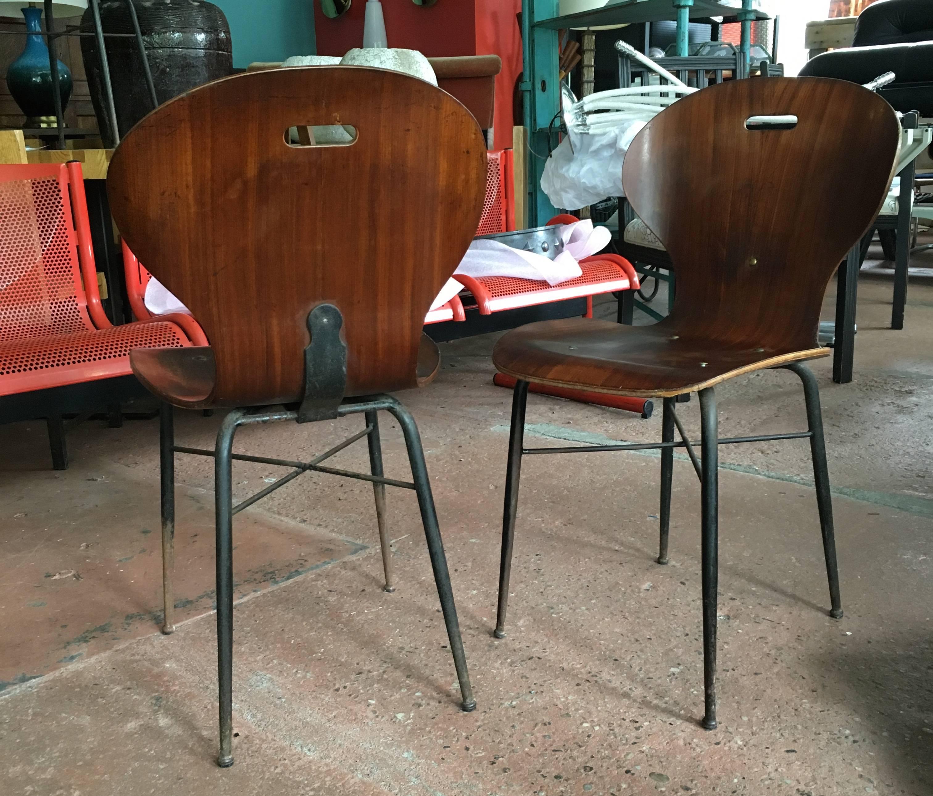 Rare and large grouping of early Carlo Ratti molded plywood chairs ; seat height, tapered iron leg and interesting strap hinge detail on the back. All in original condition.
Avantgarden Ltd. cultivates unexpected and exceptional lighting, furniture