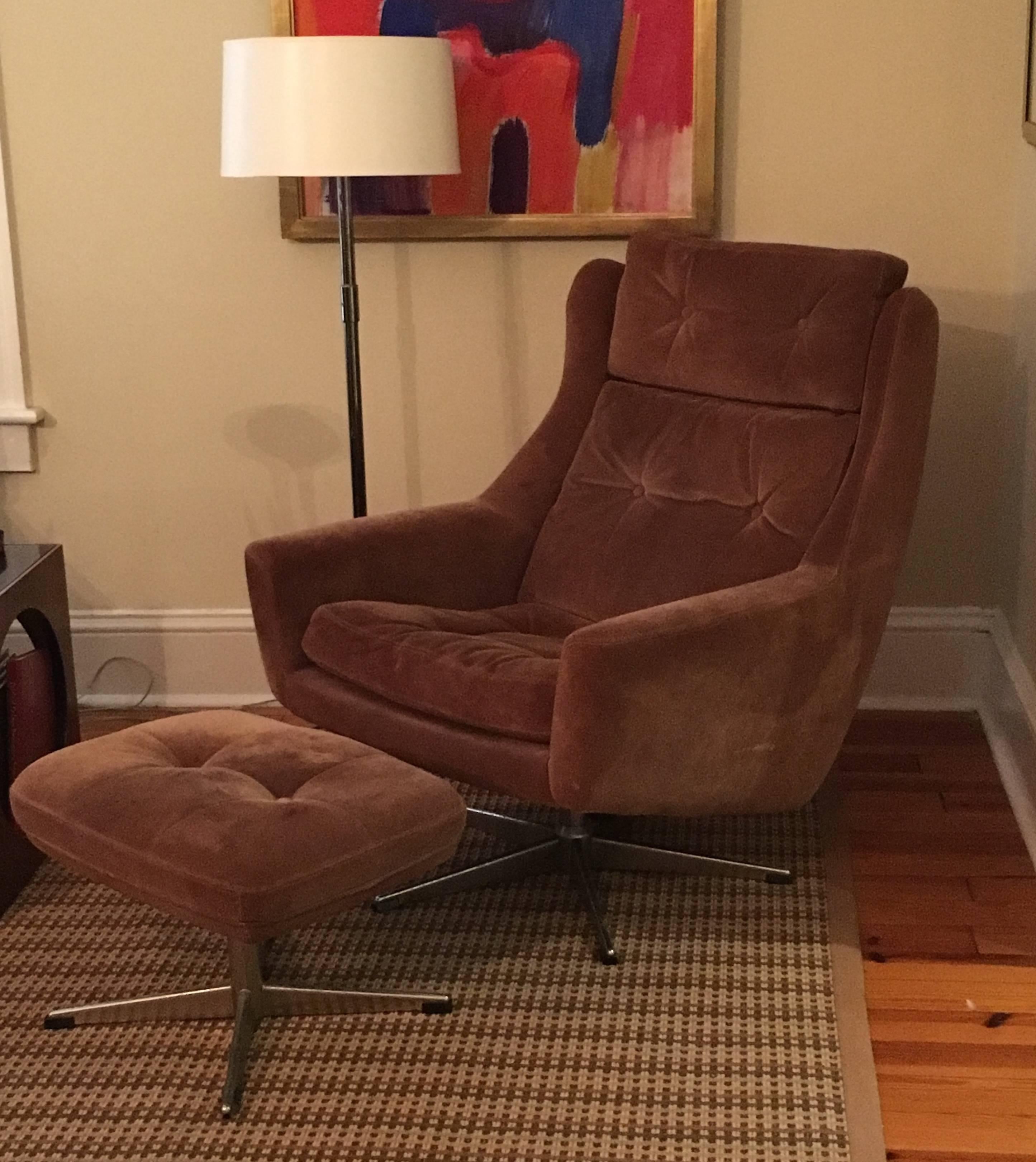 1960s Scandinavian modern adjustable recliner swivel lounge chair with five prong base and ottoman by John Stuart in the original suede upholstery; maker label and made in Denmark tags; upholstery in good vintage condition or can be