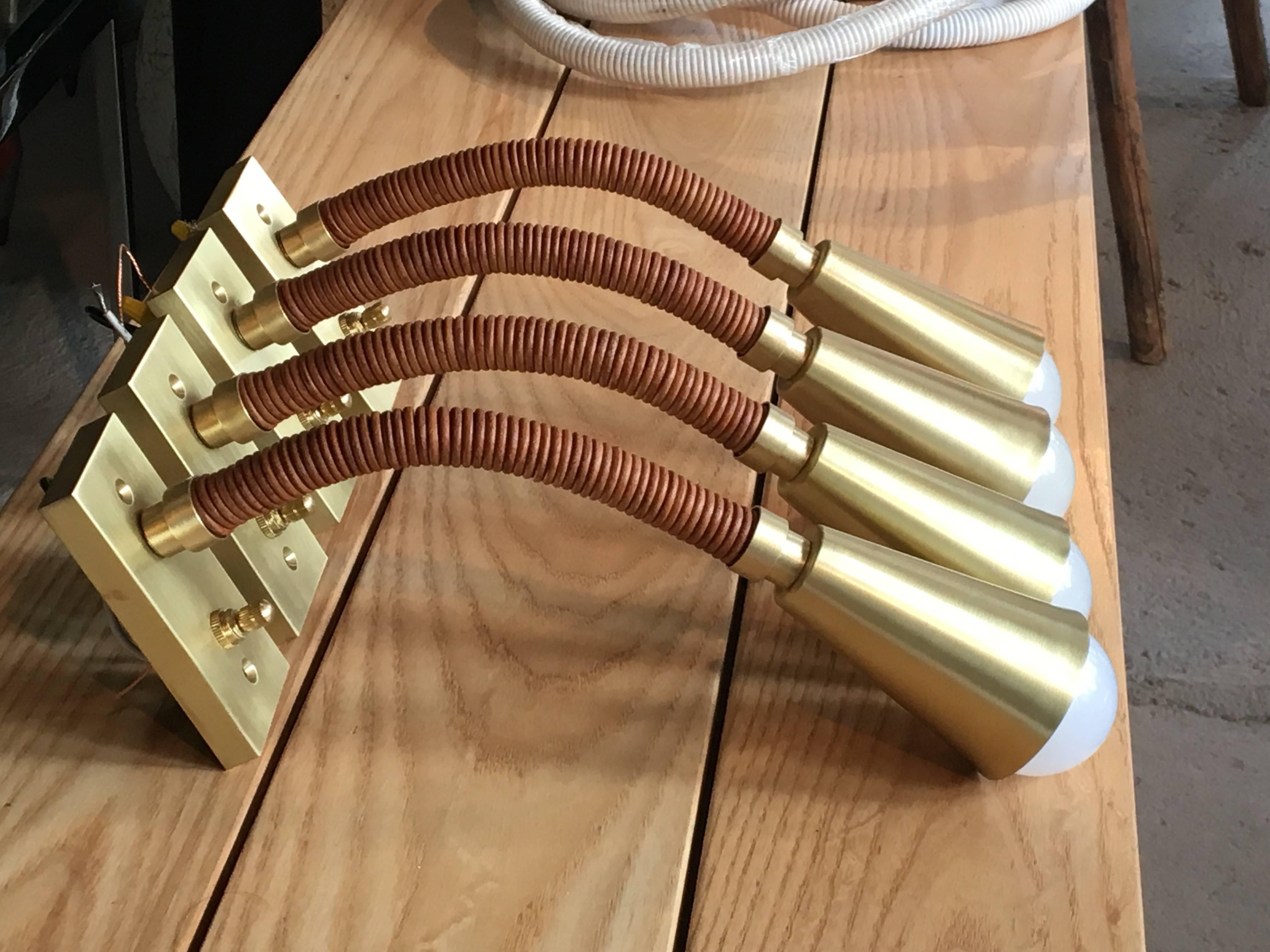 Meander Leather and Brass Flexible Single Sconce For Sale 3