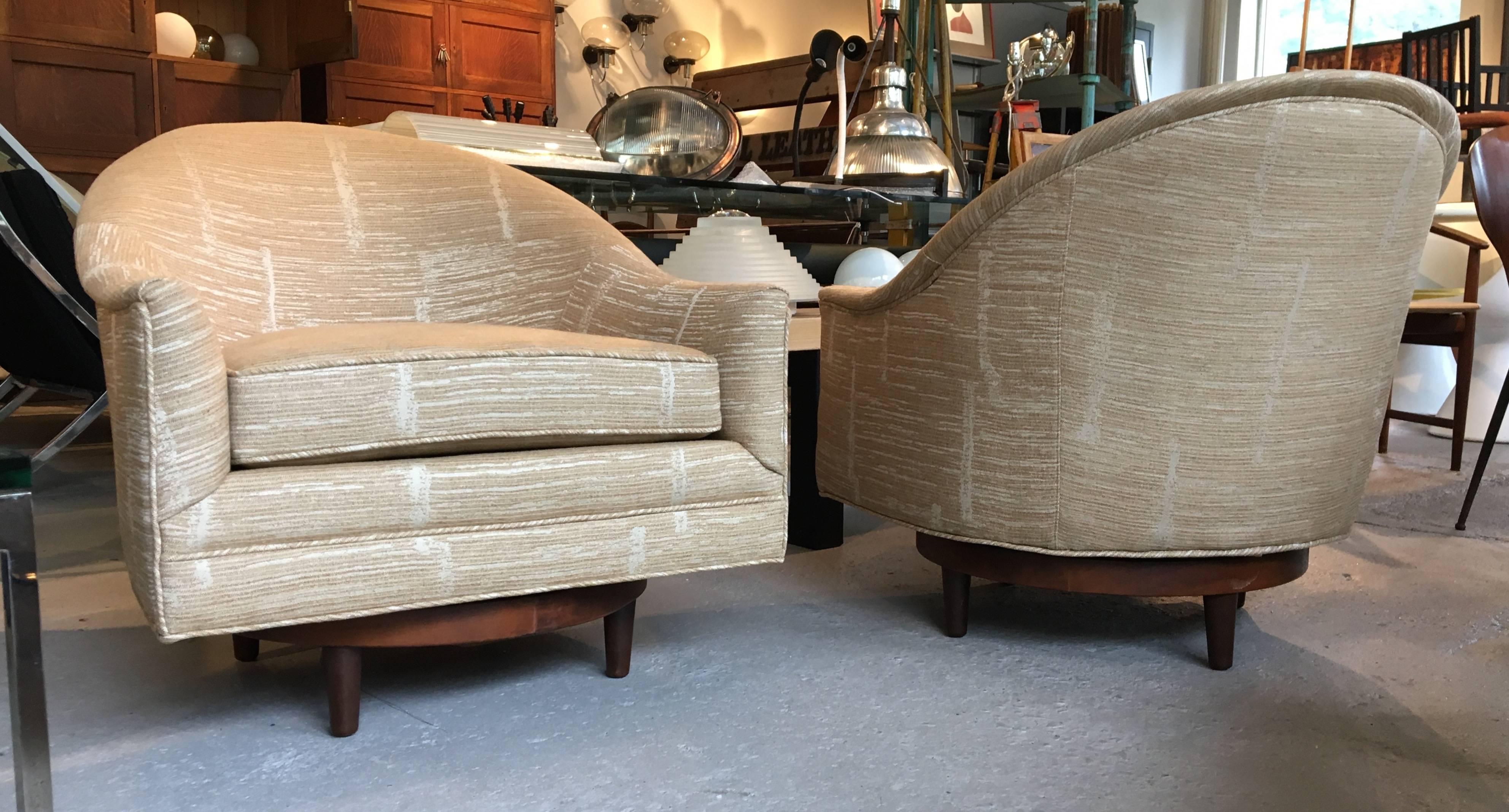 Pair of Scandinavian Swivel Chairs by Selig with Walnut Bases and New Upholstery In Excellent Condition In Pound Ridge, NY