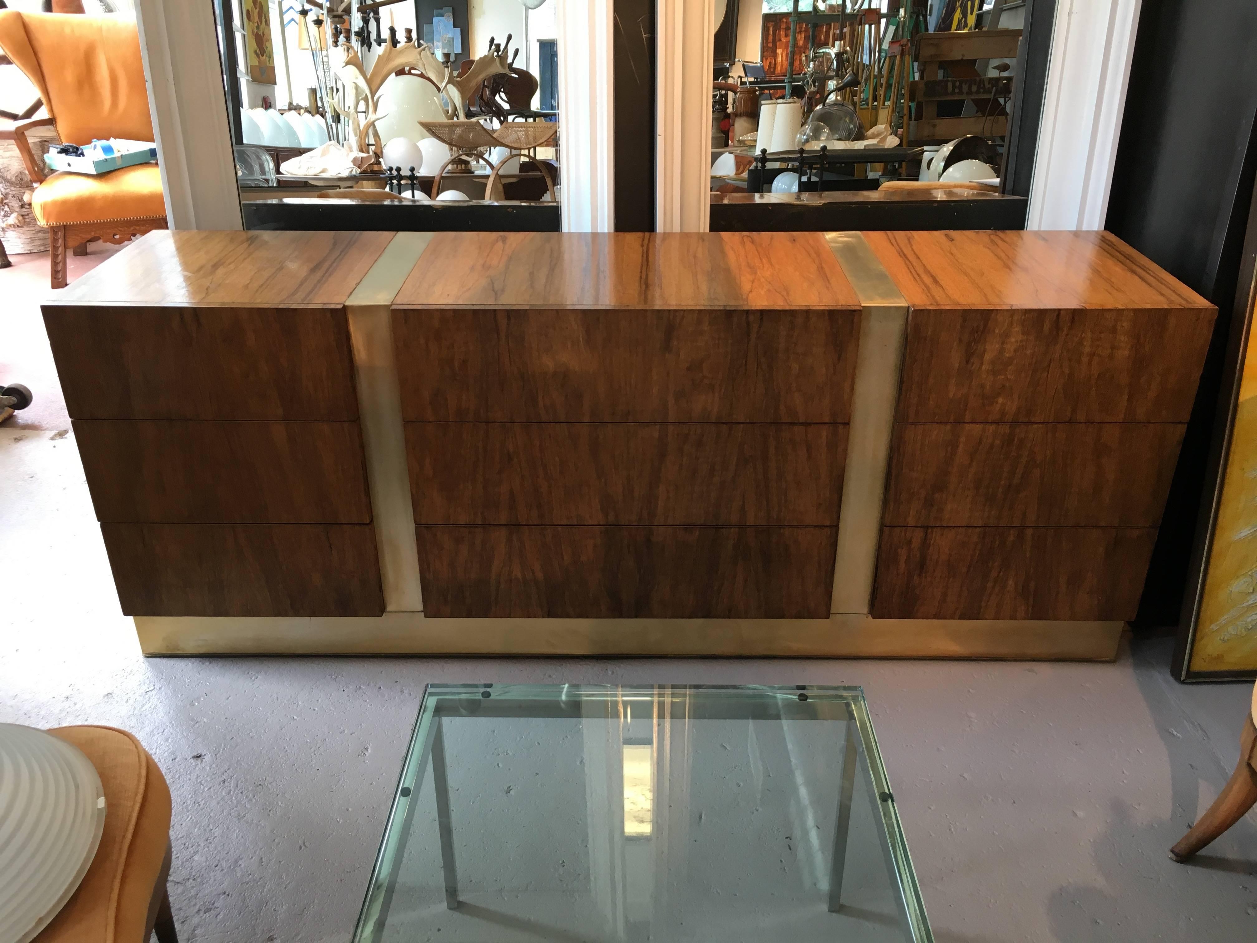 Milo Baughman for Thayer Coggin Rosewood and Brass Sideboard with All Drawers In Good Condition In Pound Ridge, NY