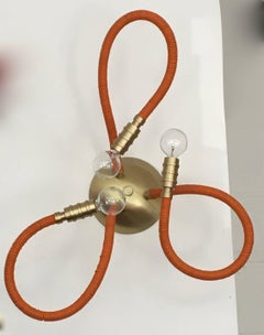 Dreiflammige Meander-Leuchte mit flexiblen Lederarmen für die Wand- oder Deckenmontage