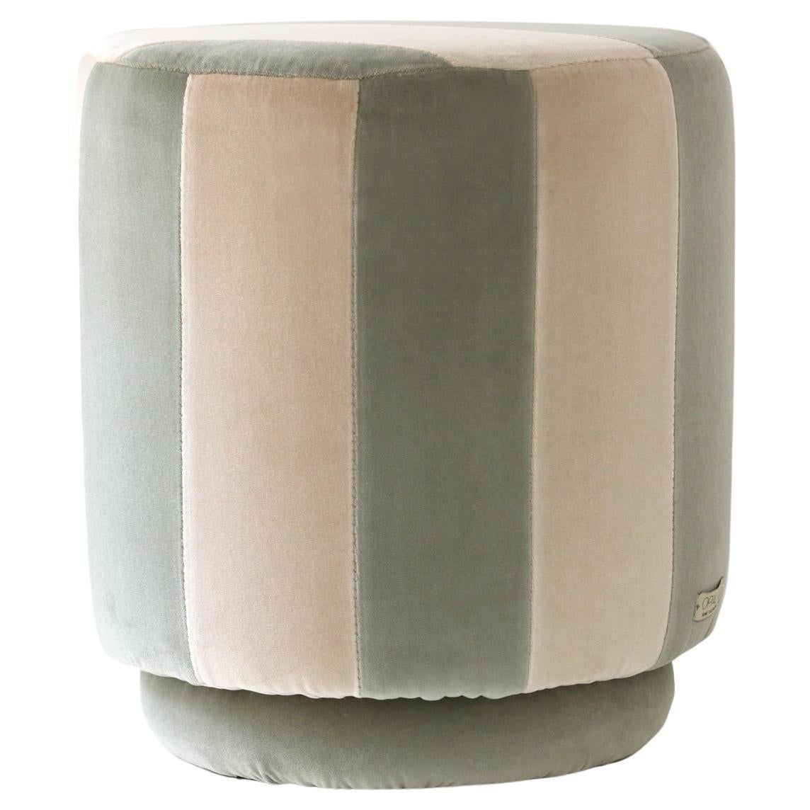 Pouf ottomano moderno organico a righe GEMMA in velluto verde e sabbia