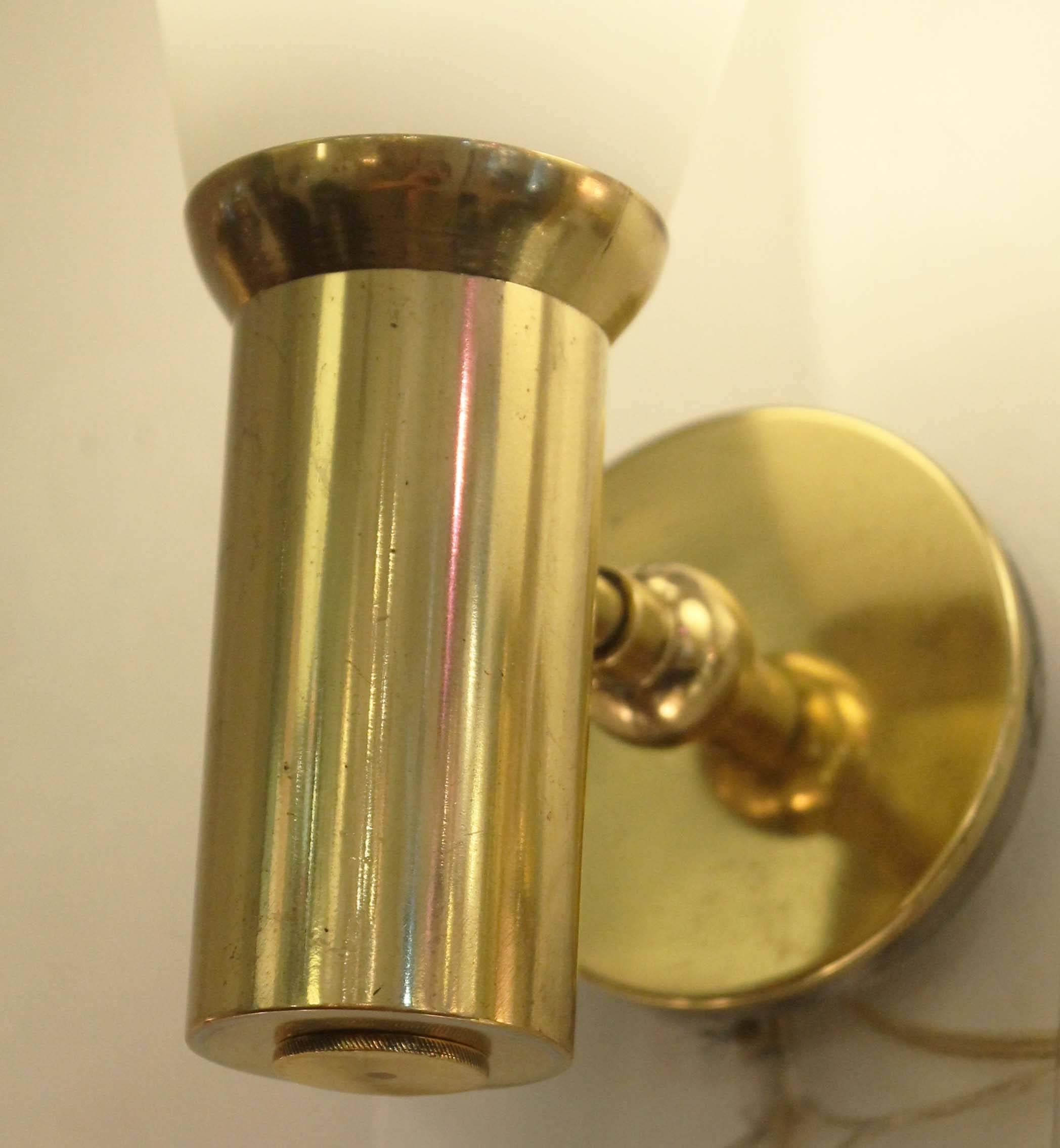 Set of Three Elegant Brass Sconces, Italy, 1940s In Good Condition In New York, NY