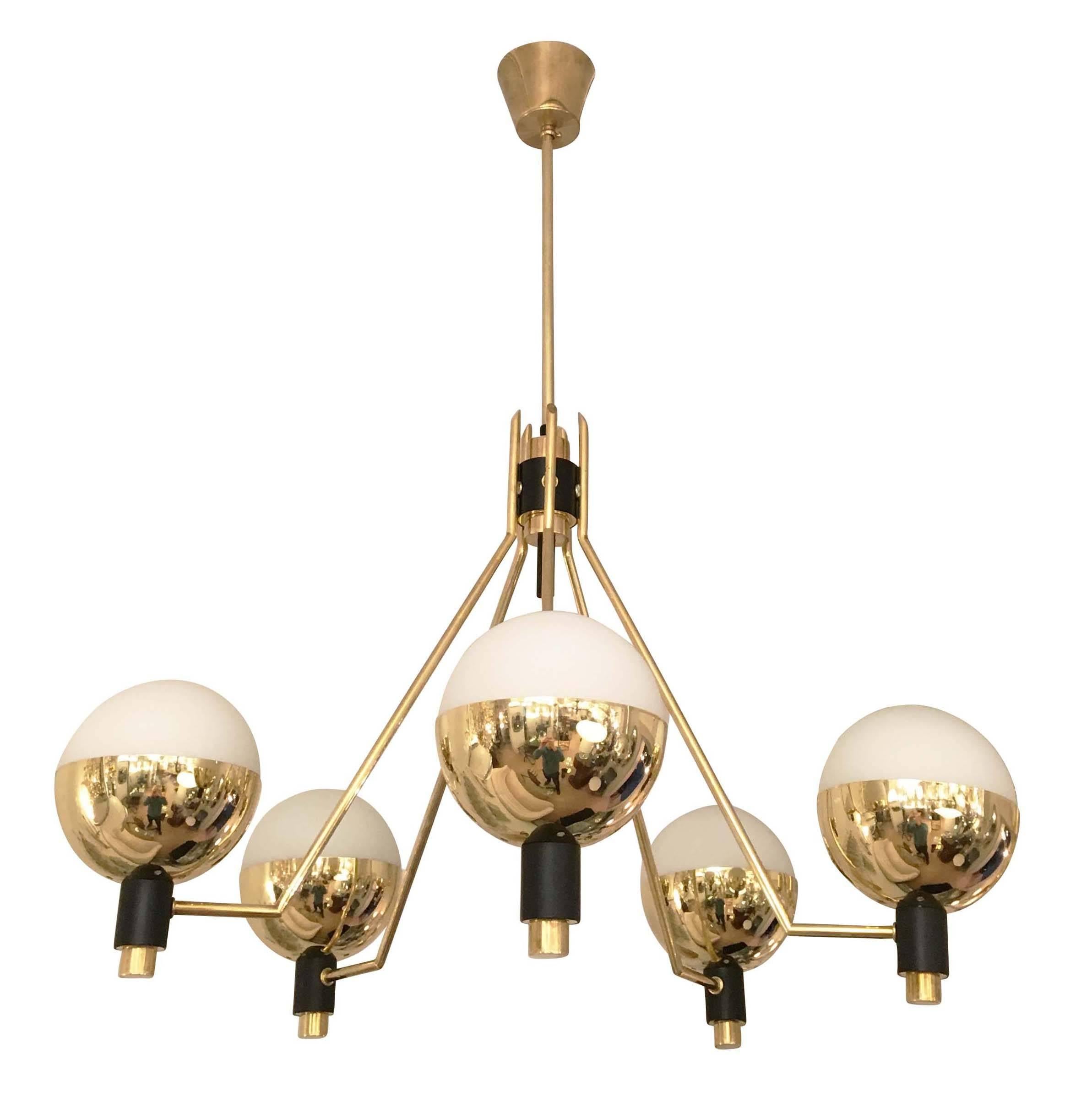 Italian Mid-Century chandelier attributed to Stilnovo featuring five arms ending in round satin glass shades. The frame is all brass with some parts lacquered black. Height of stem can be changed upon request.
