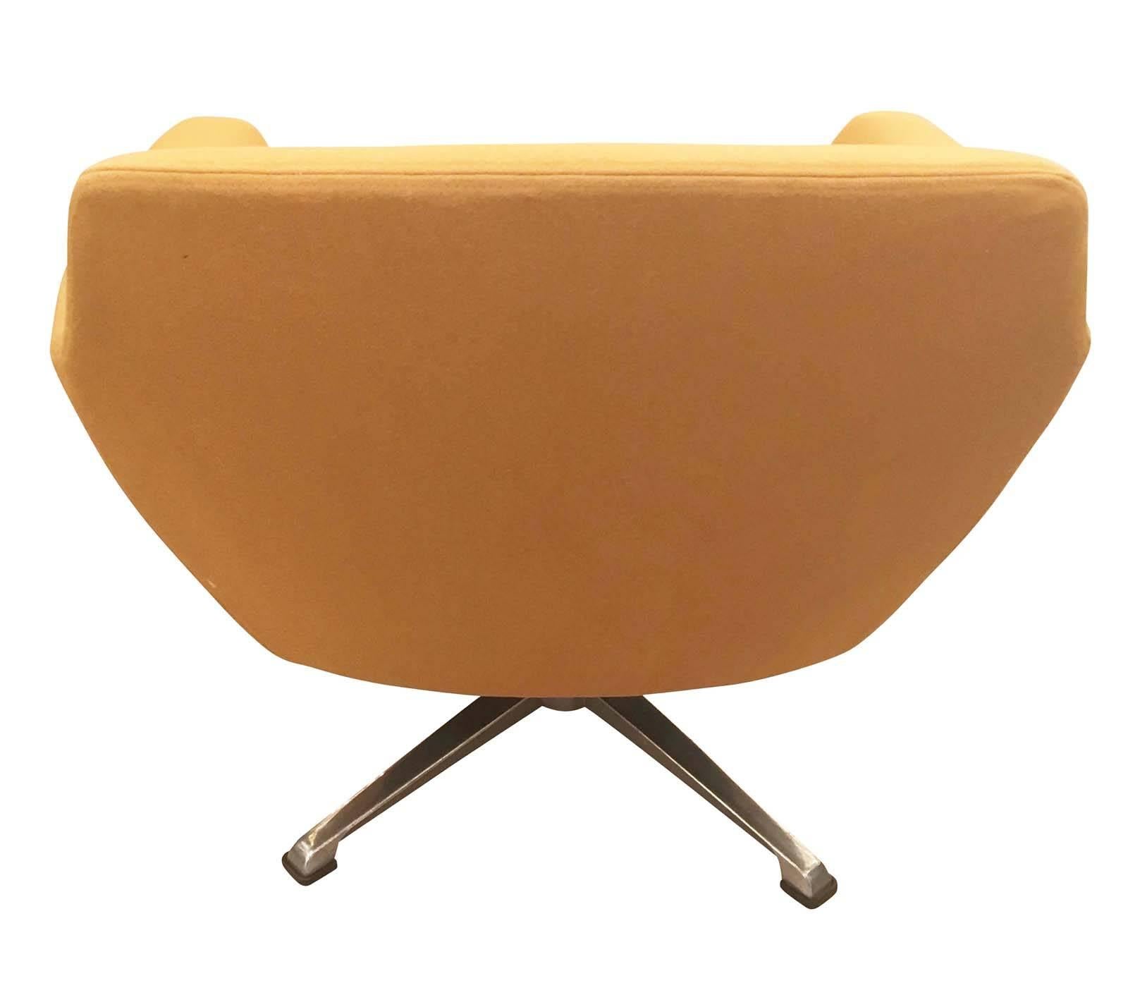 Mid-20th Century Italian Mid-Century Swivel Chair
