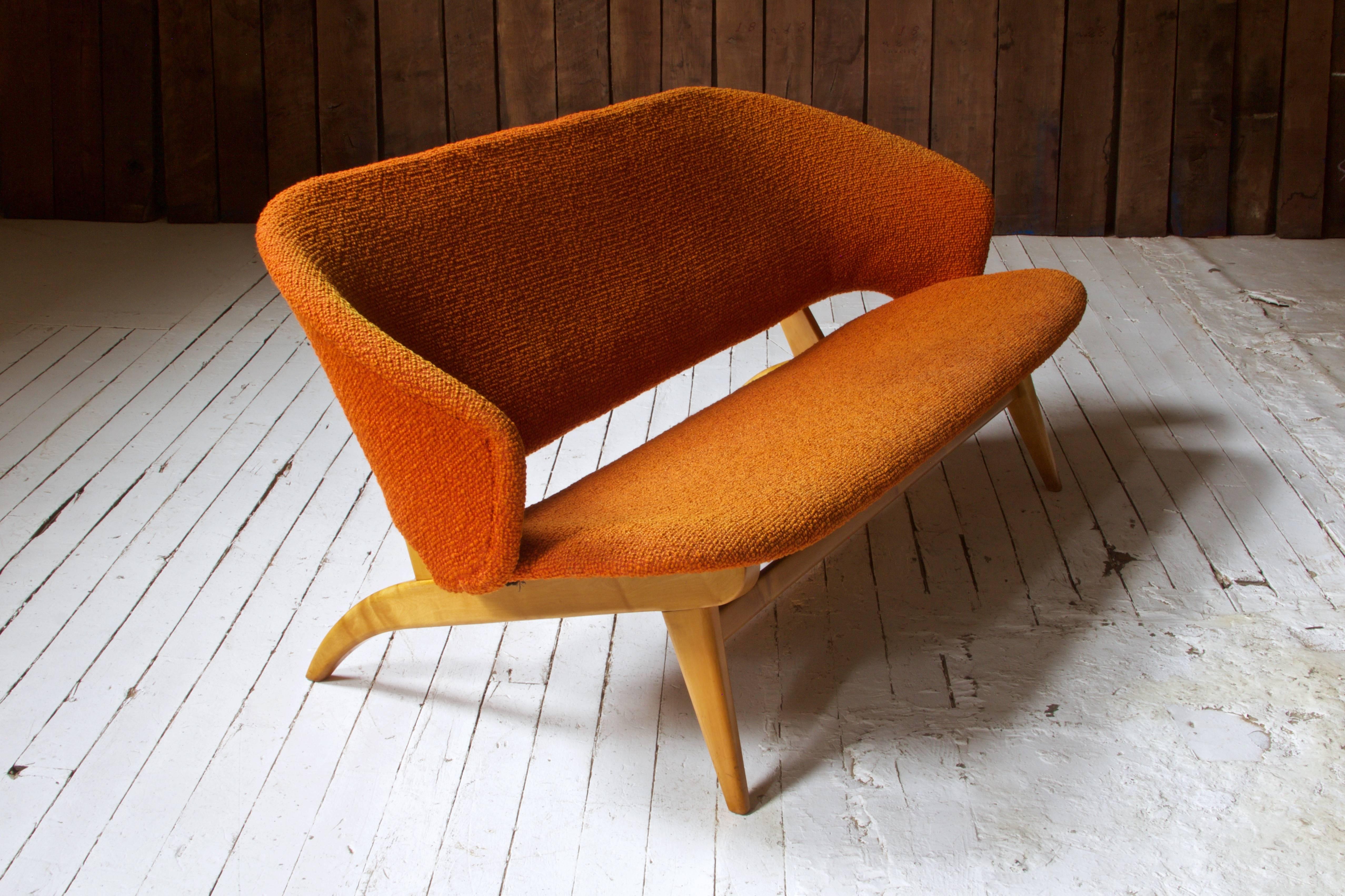 Rare and early settee by Jens Risom for Knoll in original vintage condition. This sculptural settee was likely conceived for the historic 
