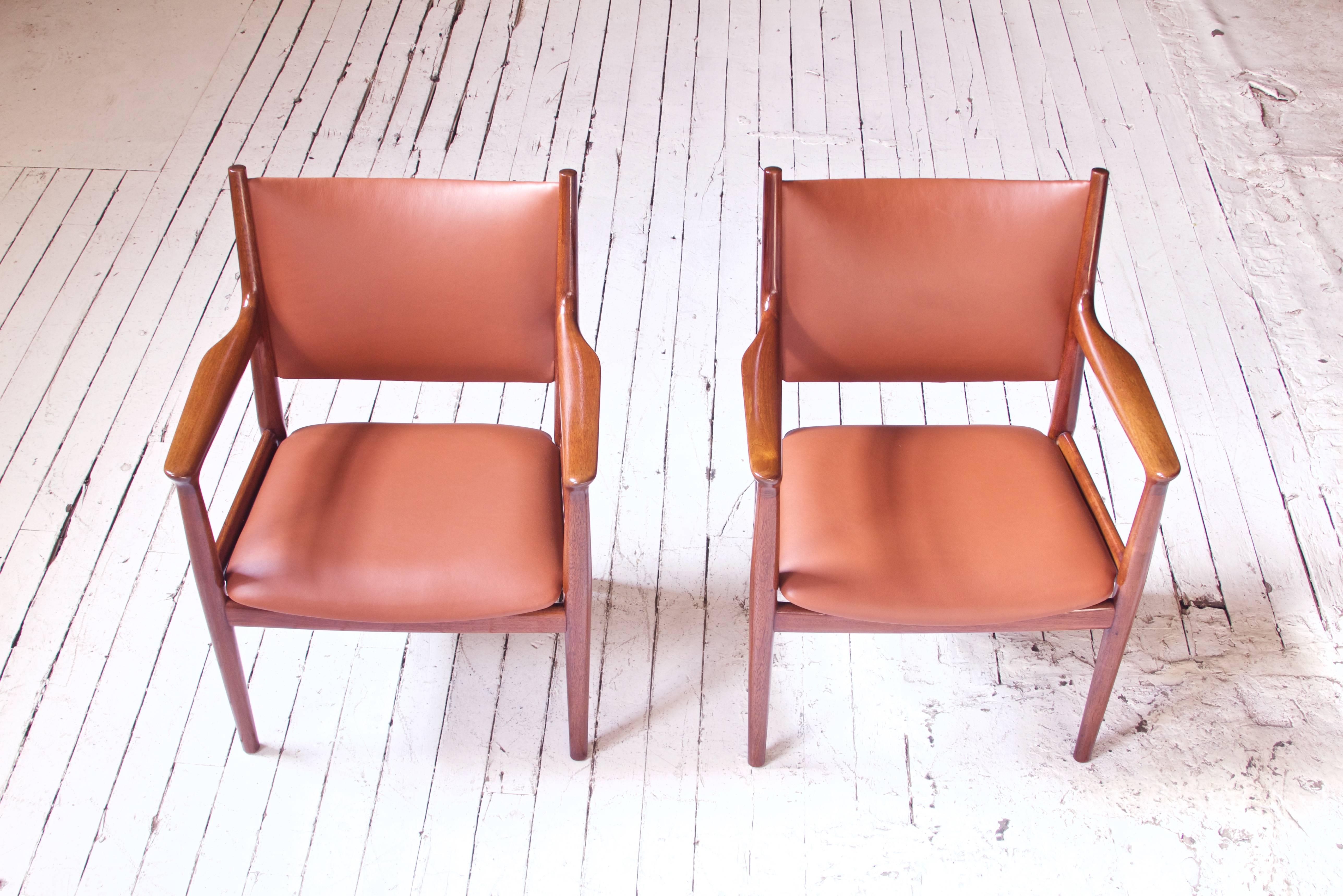Pair of JH-513 Hans Wegner for Johannes Hansen Teak and Leather Armchairs, 1960s In Excellent Condition In Brooklyn, NY