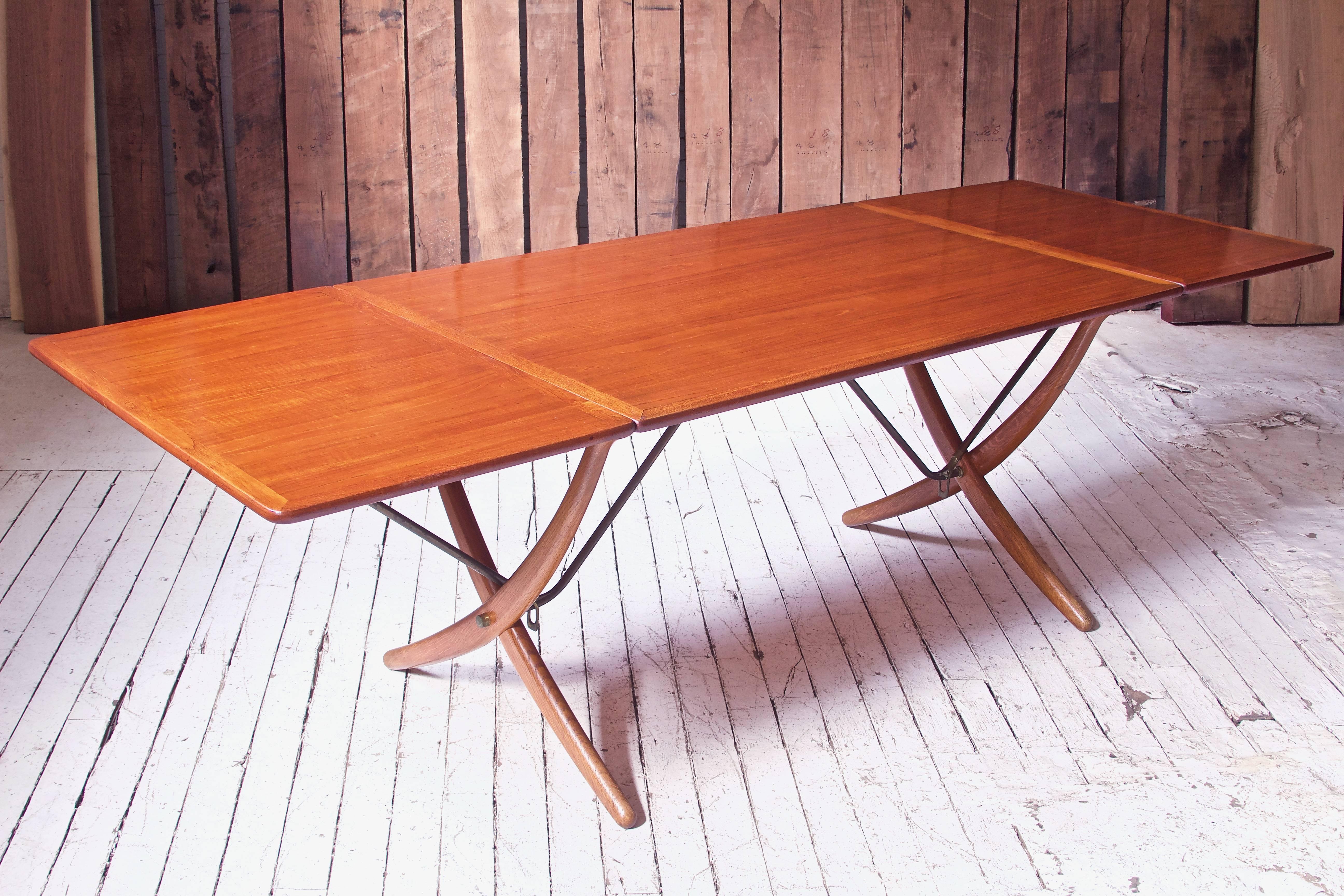Vintage Hans Wegner AT-304 Sabre-Leg Dining Table in Teak, Oak & Brass, 1955 In Excellent Condition In Brooklyn, NY